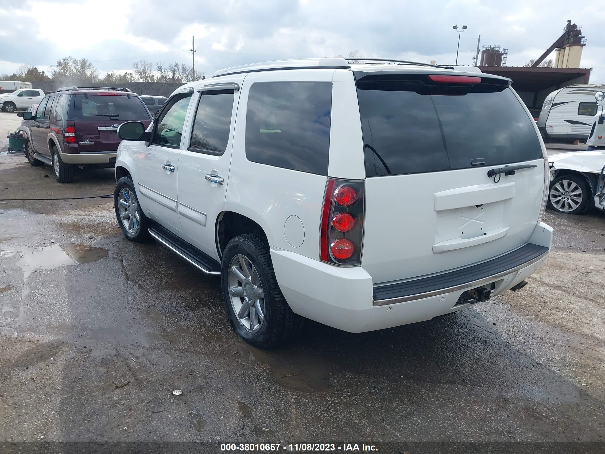 Photo 2 VIN: 1GKFK63897J382708 - GMC YUKON 