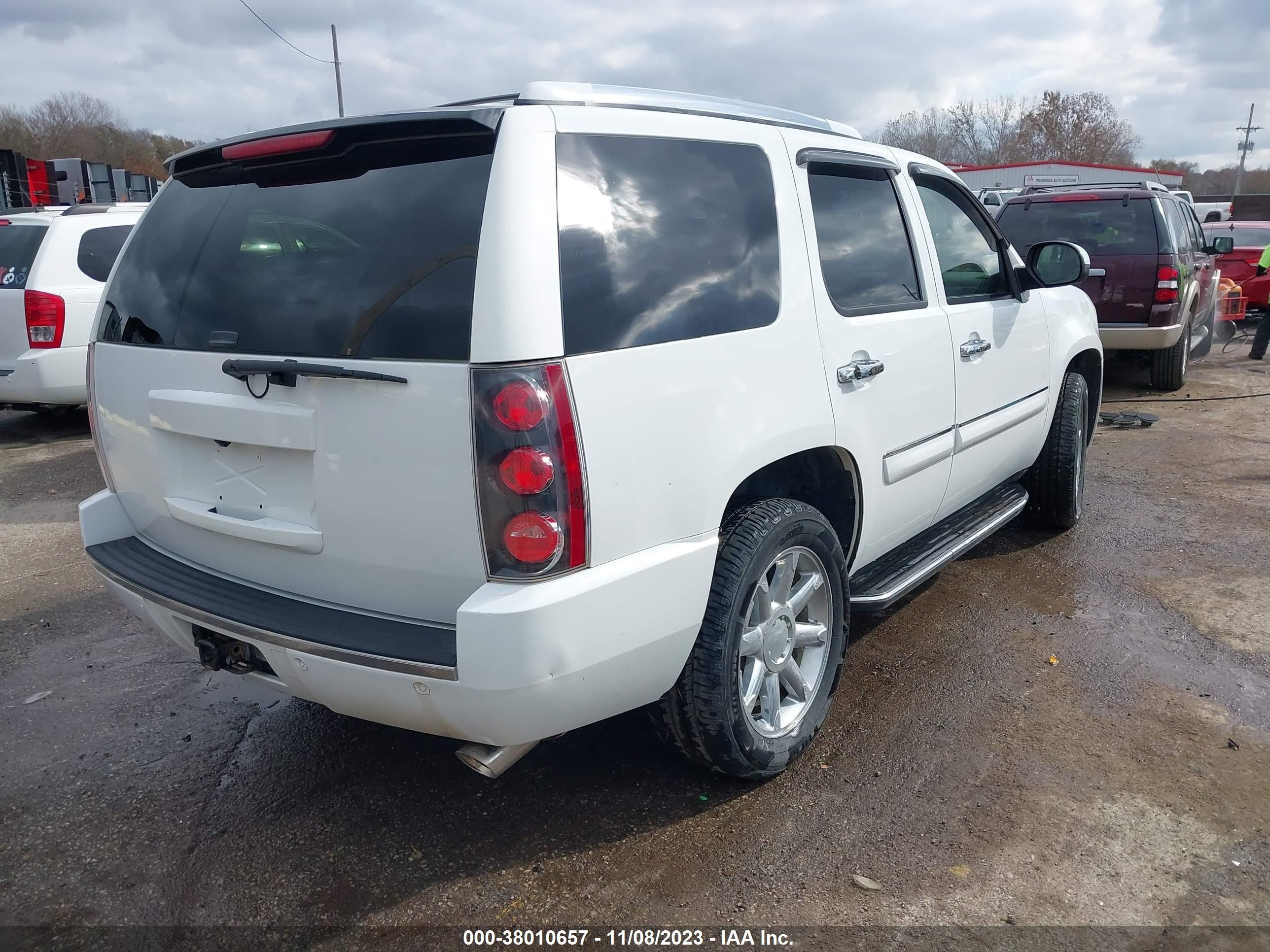 Photo 3 VIN: 1GKFK63897J382708 - GMC YUKON 