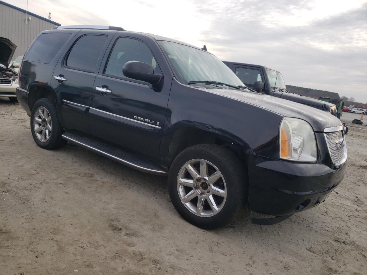 Photo 3 VIN: 1GKFK638X7J208758 - GMC YUKON 