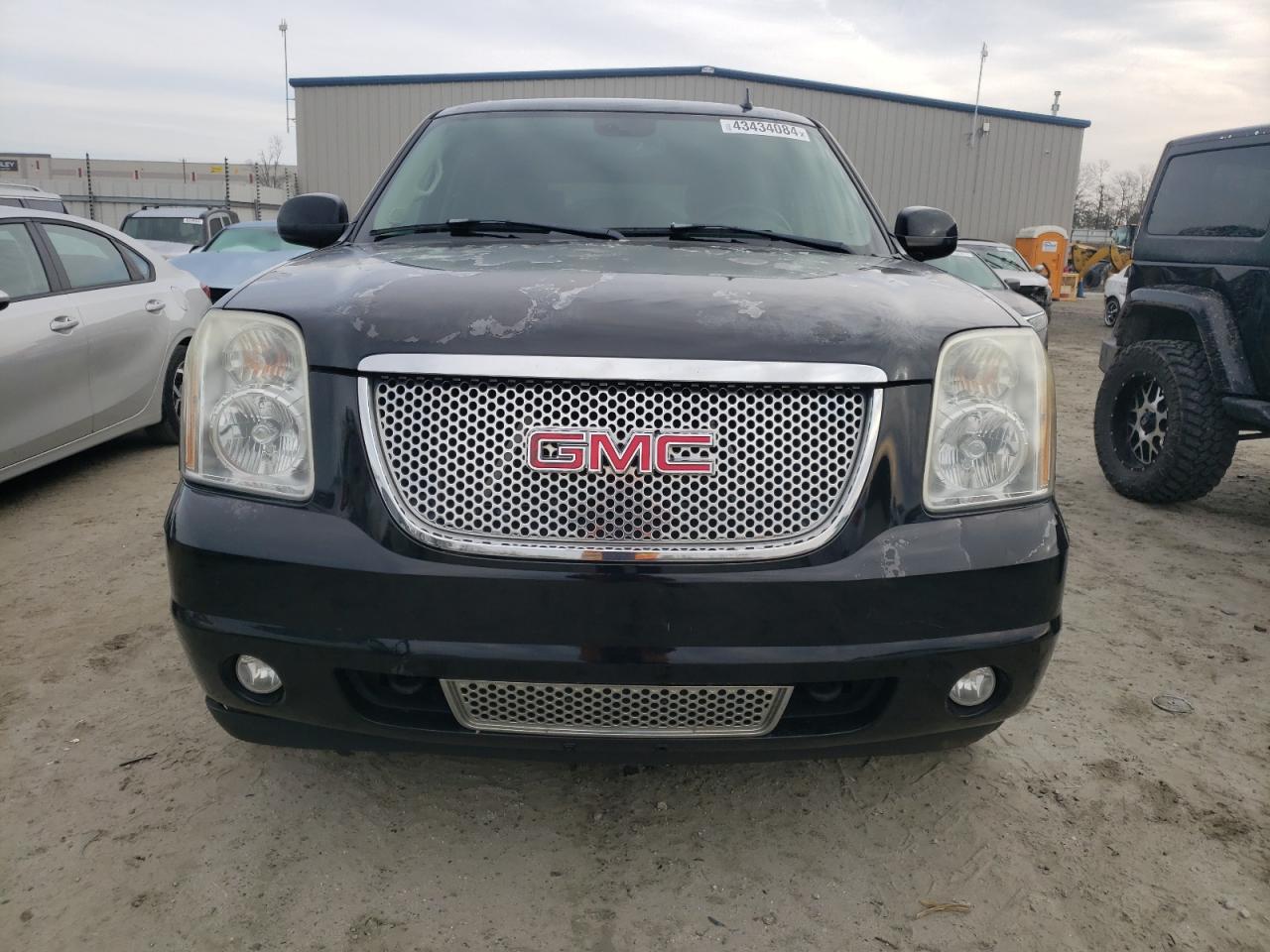 Photo 4 VIN: 1GKFK638X7J208758 - GMC YUKON 