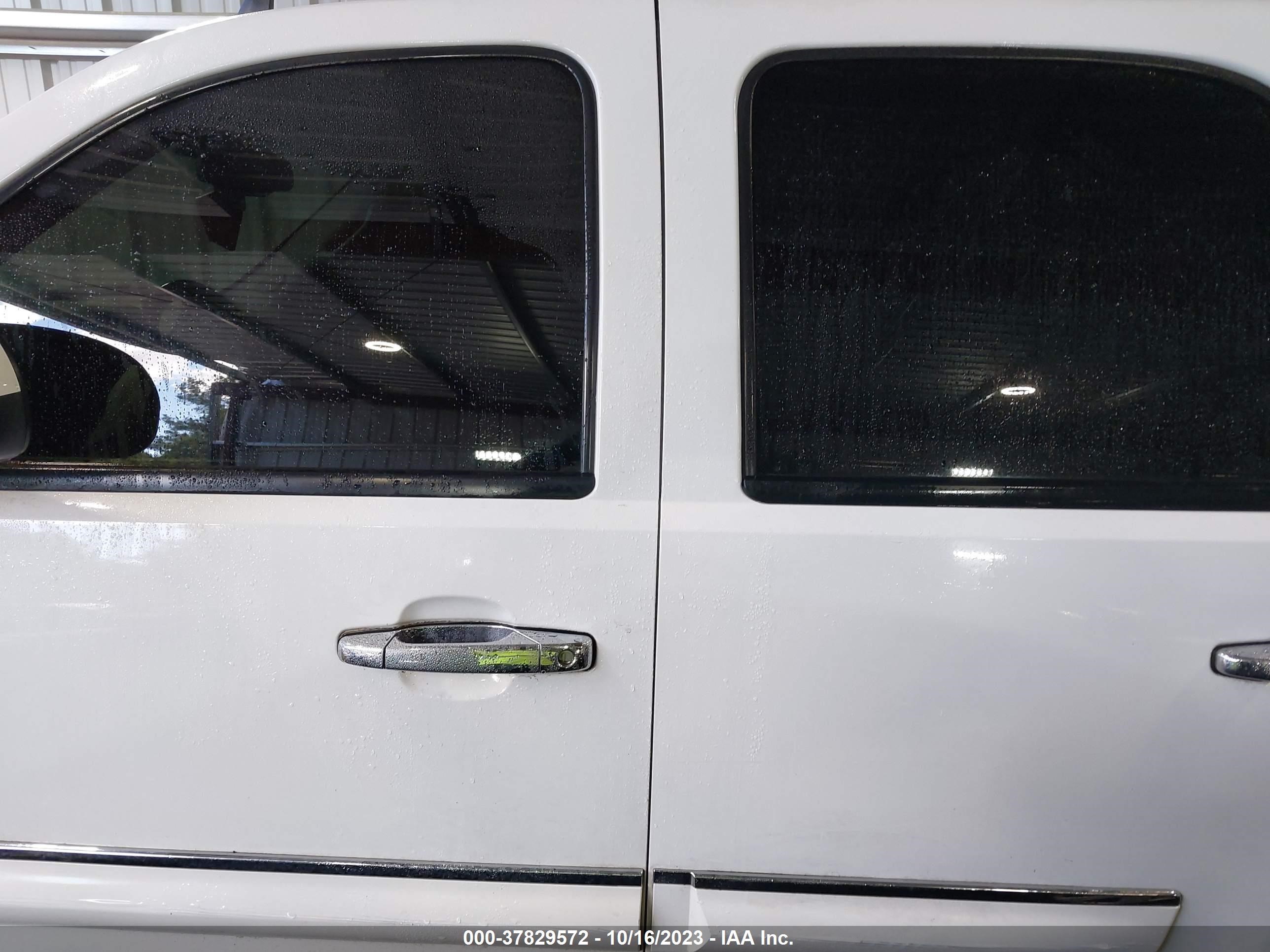 Photo 13 VIN: 1GKFK638X7J244532 - GMC YUKON 