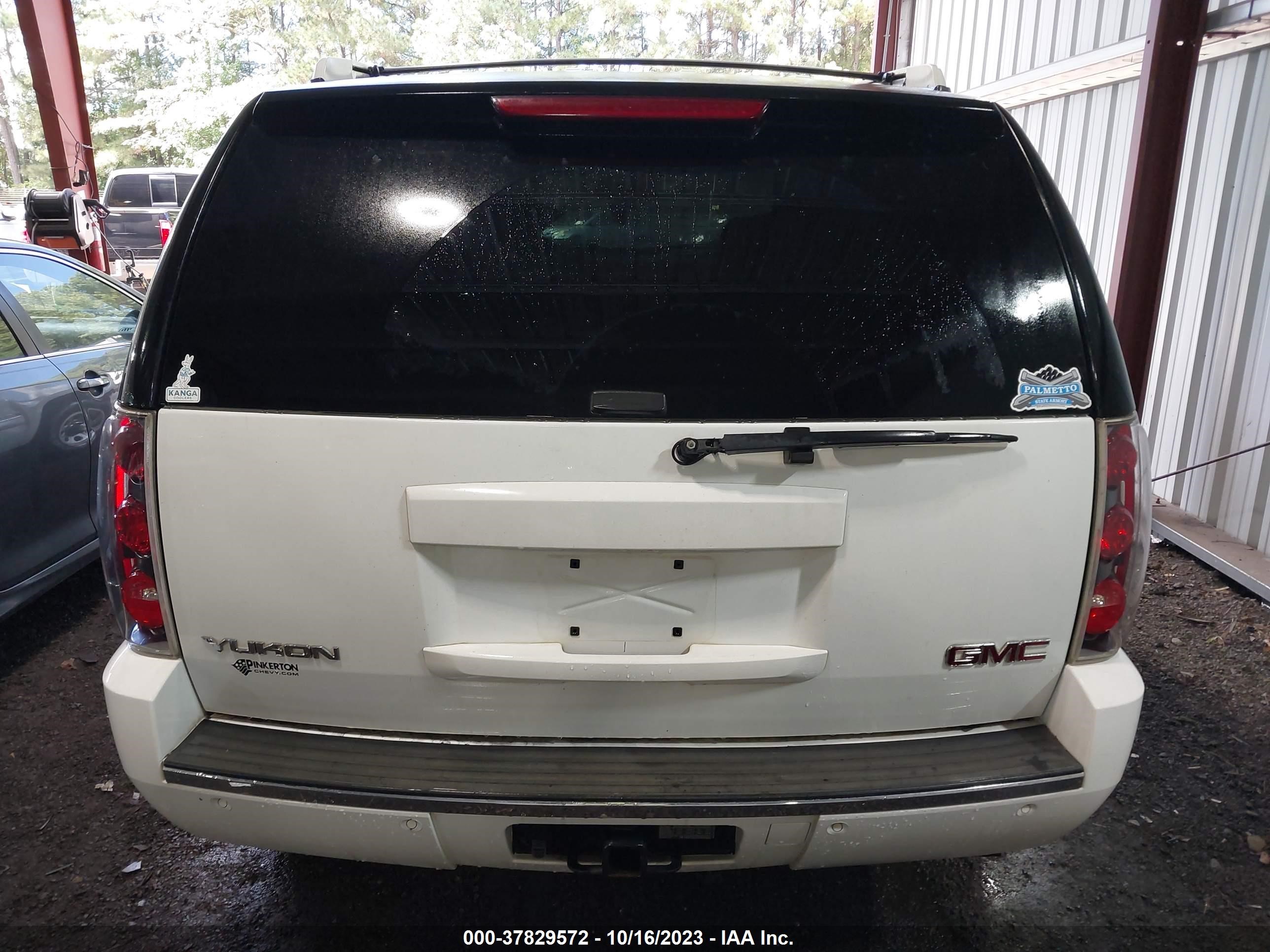 Photo 15 VIN: 1GKFK638X7J244532 - GMC YUKON 