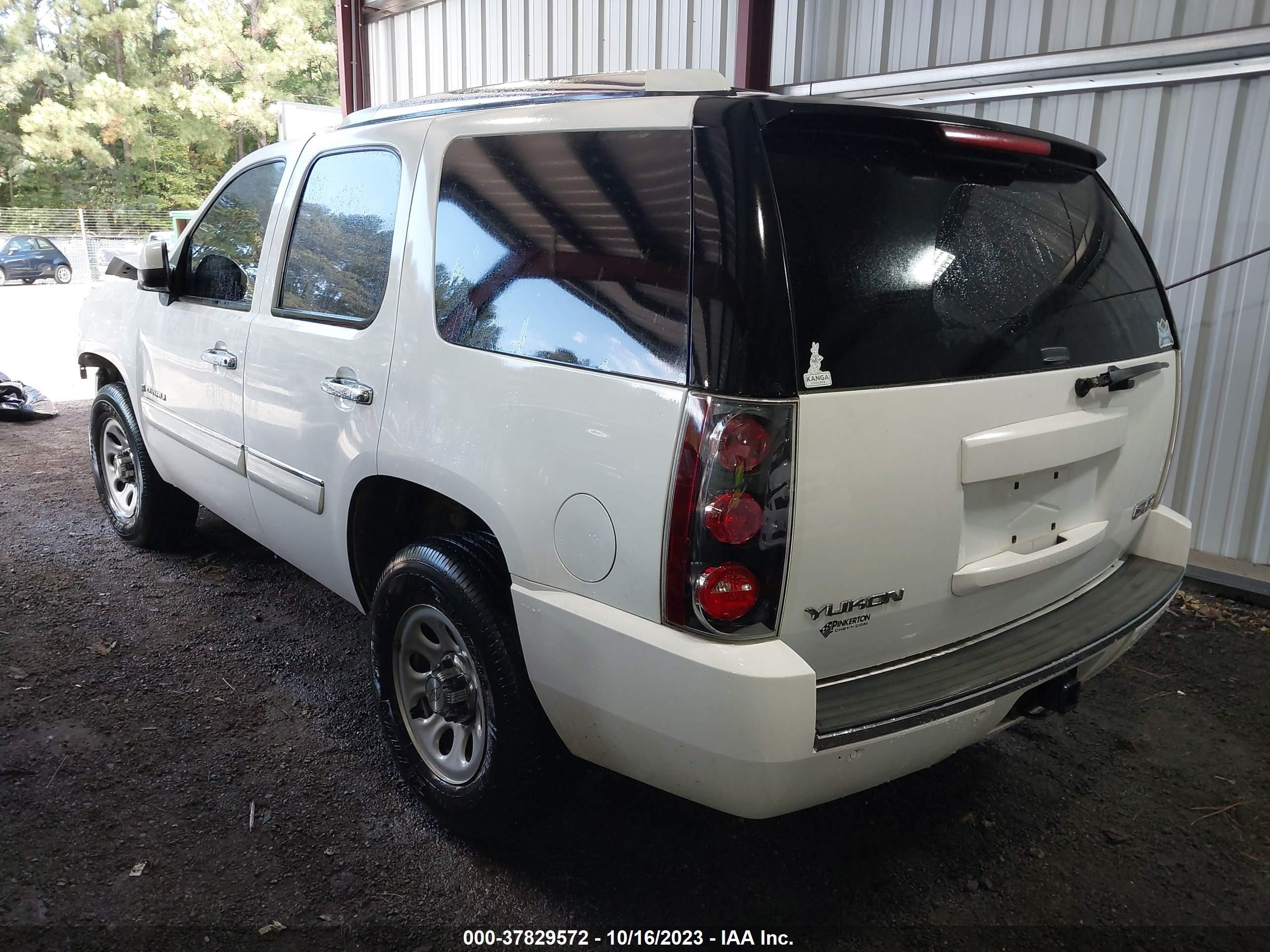 Photo 2 VIN: 1GKFK638X7J244532 - GMC YUKON 