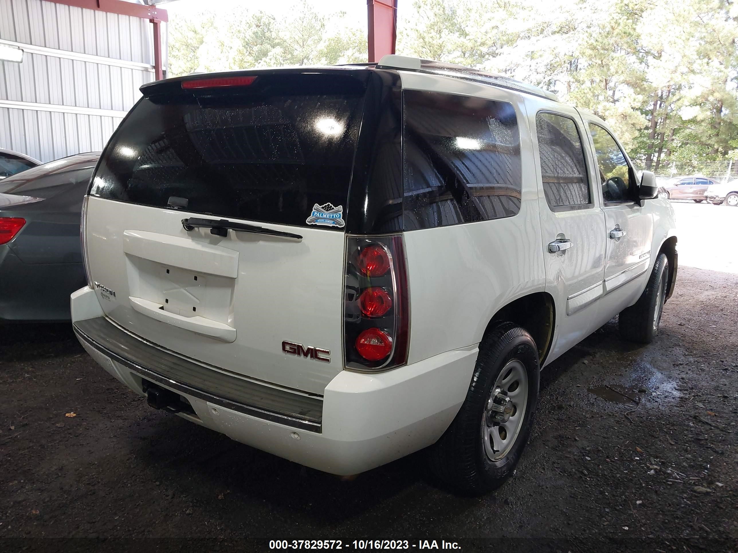 Photo 3 VIN: 1GKFK638X7J244532 - GMC YUKON 