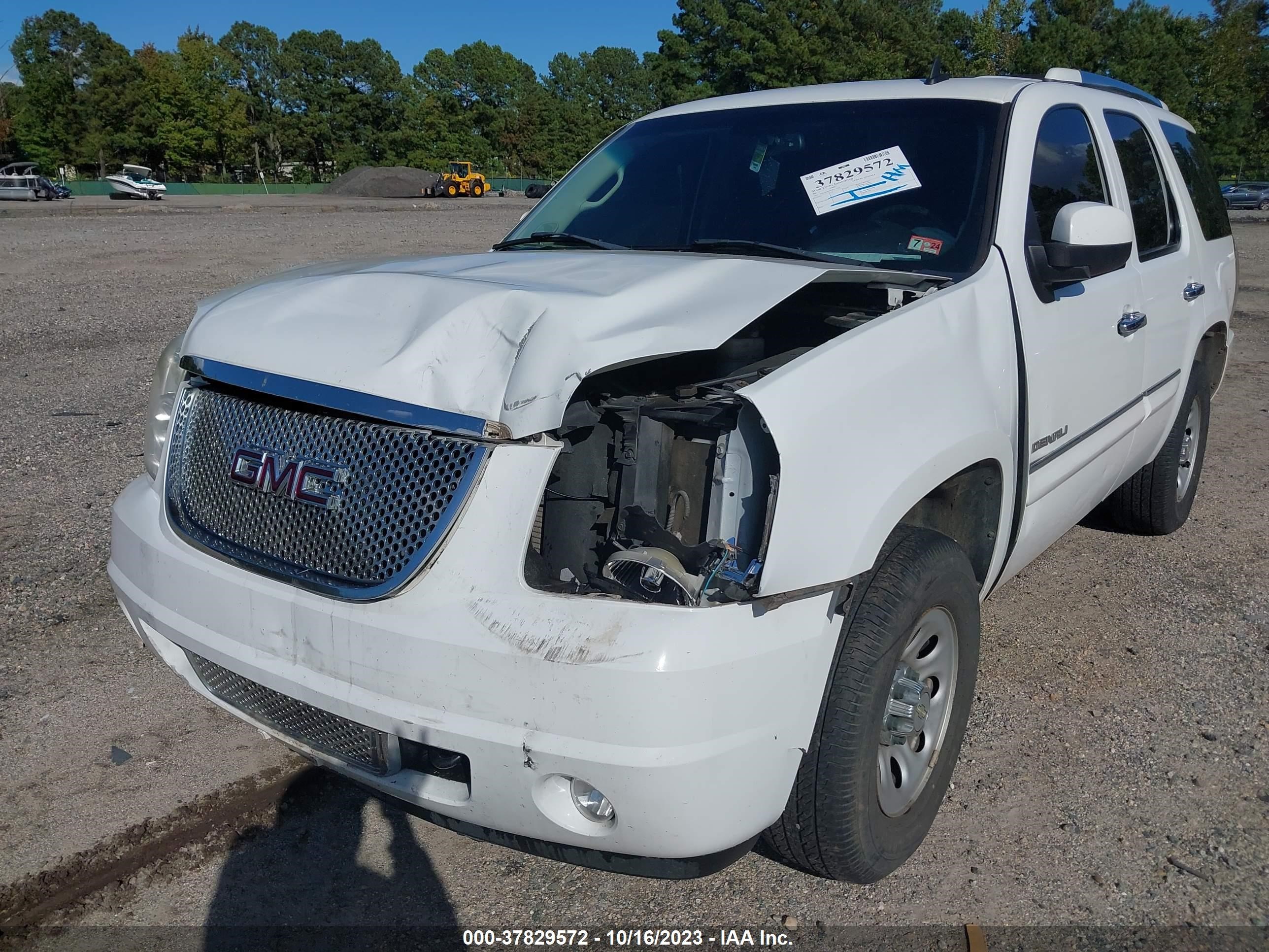 Photo 5 VIN: 1GKFK638X7J244532 - GMC YUKON 