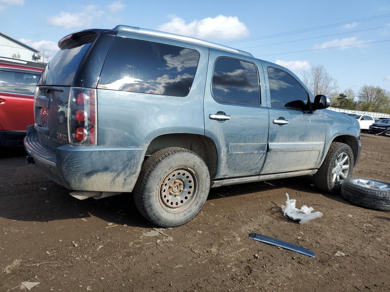 Photo 2 VIN: 1GKFK638X7J265073 - GMC YUKON 