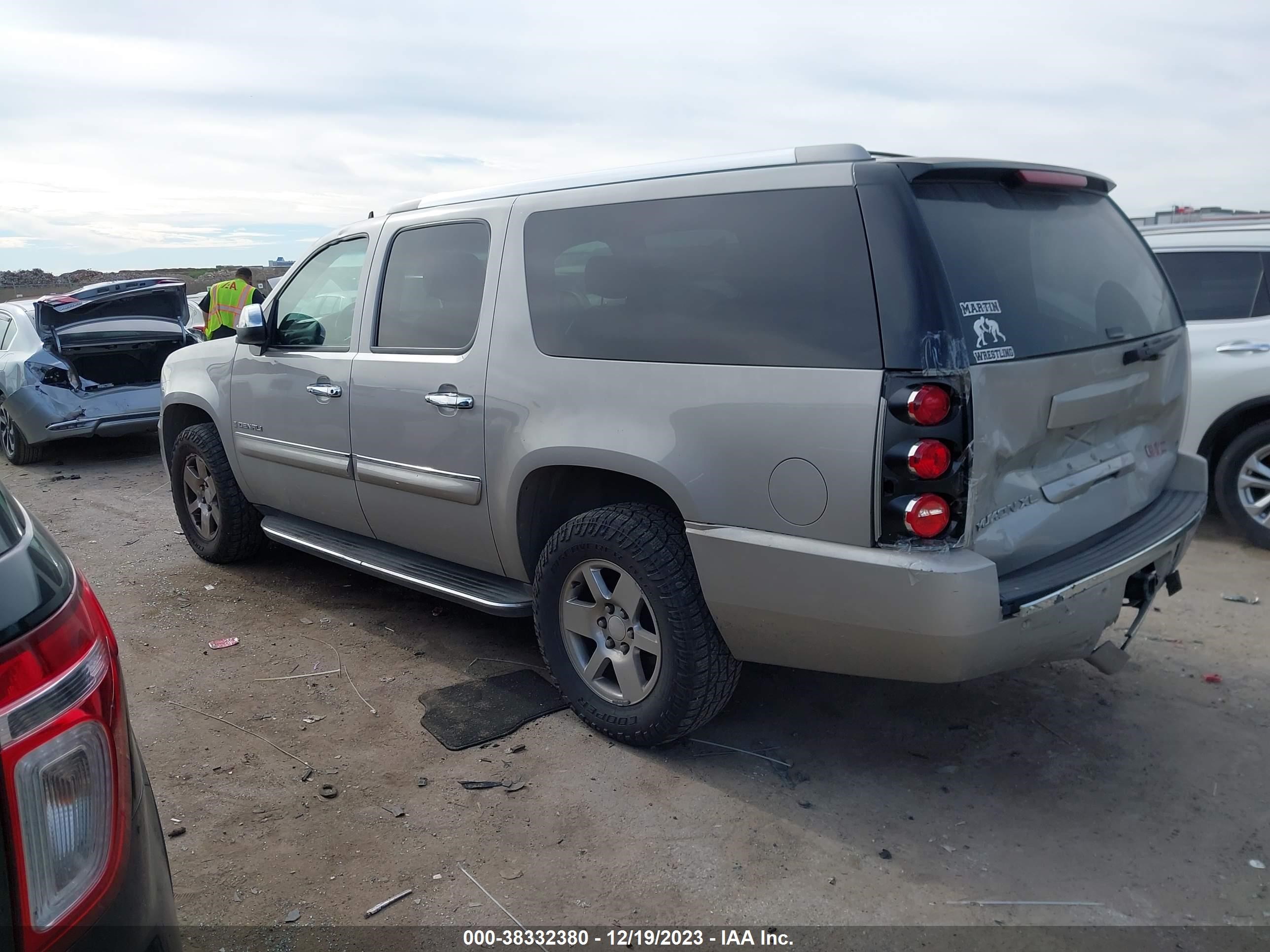 Photo 2 VIN: 1GKFK66807J302322 - GMC YUKON 