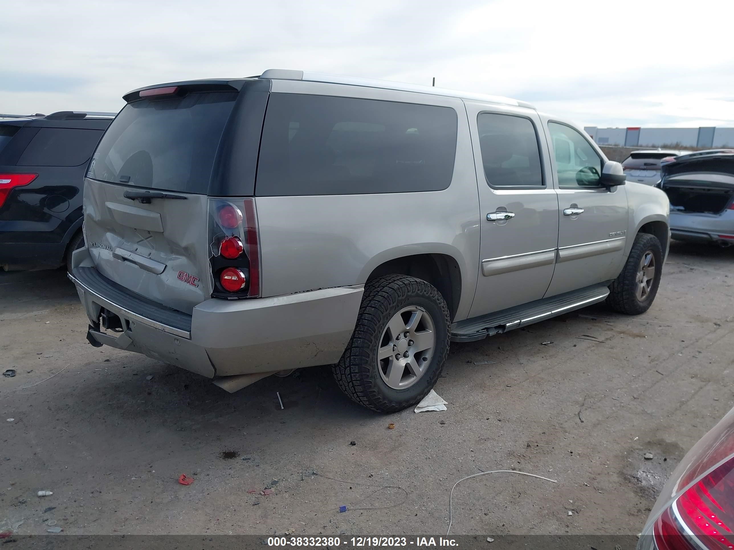 Photo 3 VIN: 1GKFK66807J302322 - GMC YUKON 