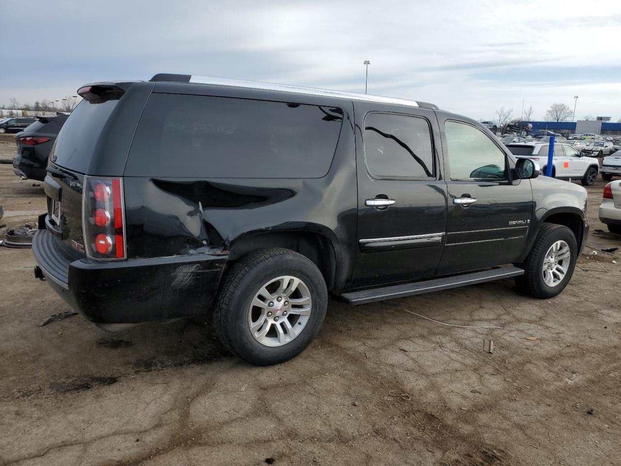 Photo 2 VIN: 1GKFK66817J272926 - GMC YUKON 