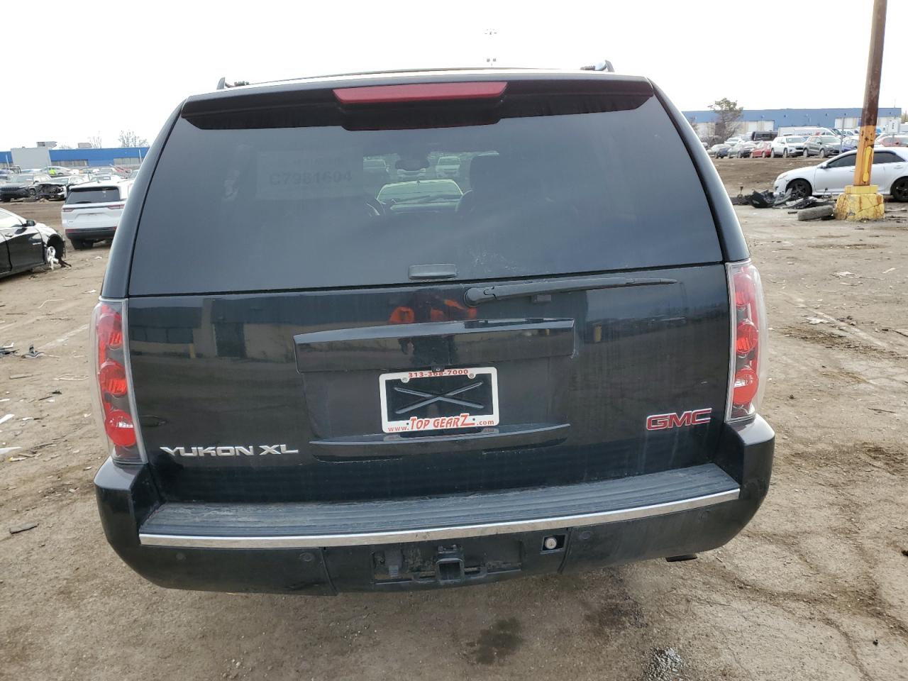 Photo 5 VIN: 1GKFK66817J272926 - GMC YUKON 