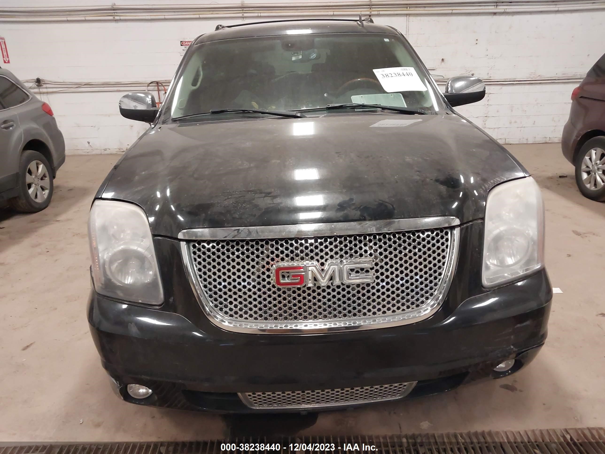 Photo 5 VIN: 1GKFK66818J130996 - GMC YUKON 