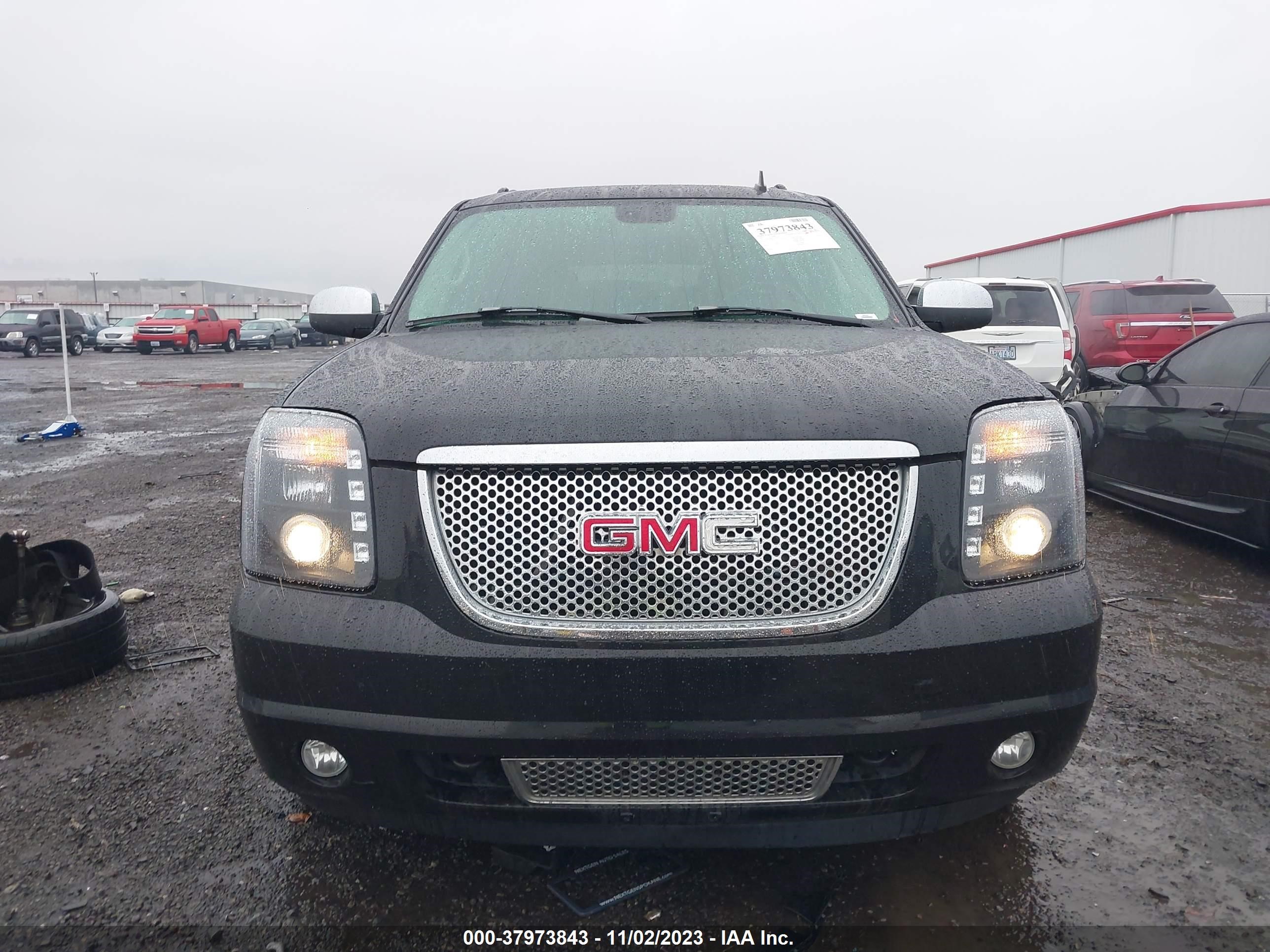 Photo 12 VIN: 1GKFK66827J360819 - GMC YUKON 