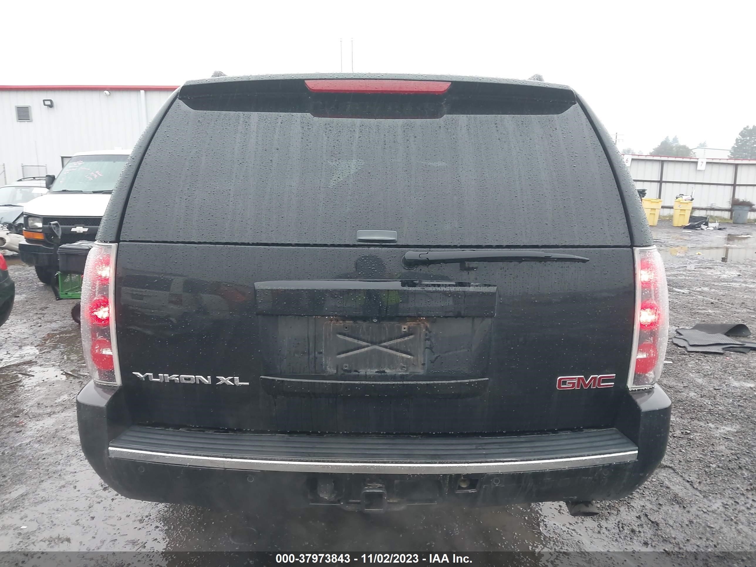 Photo 16 VIN: 1GKFK66827J360819 - GMC YUKON 