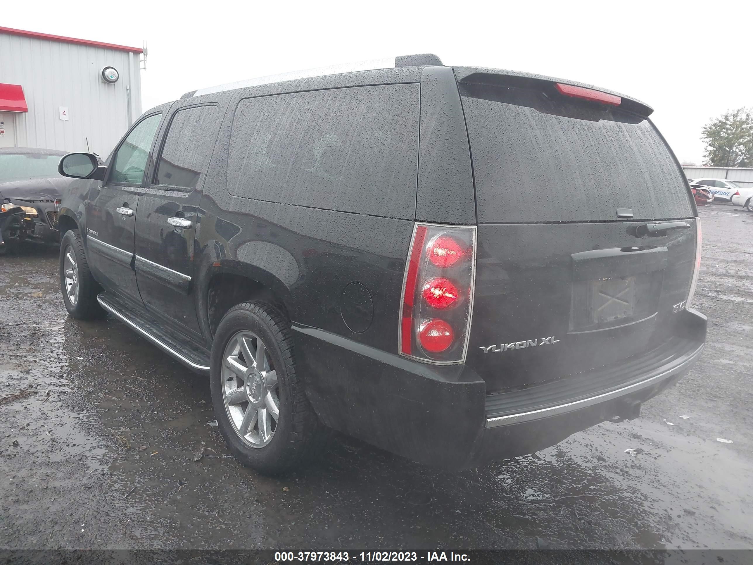 Photo 2 VIN: 1GKFK66827J360819 - GMC YUKON 