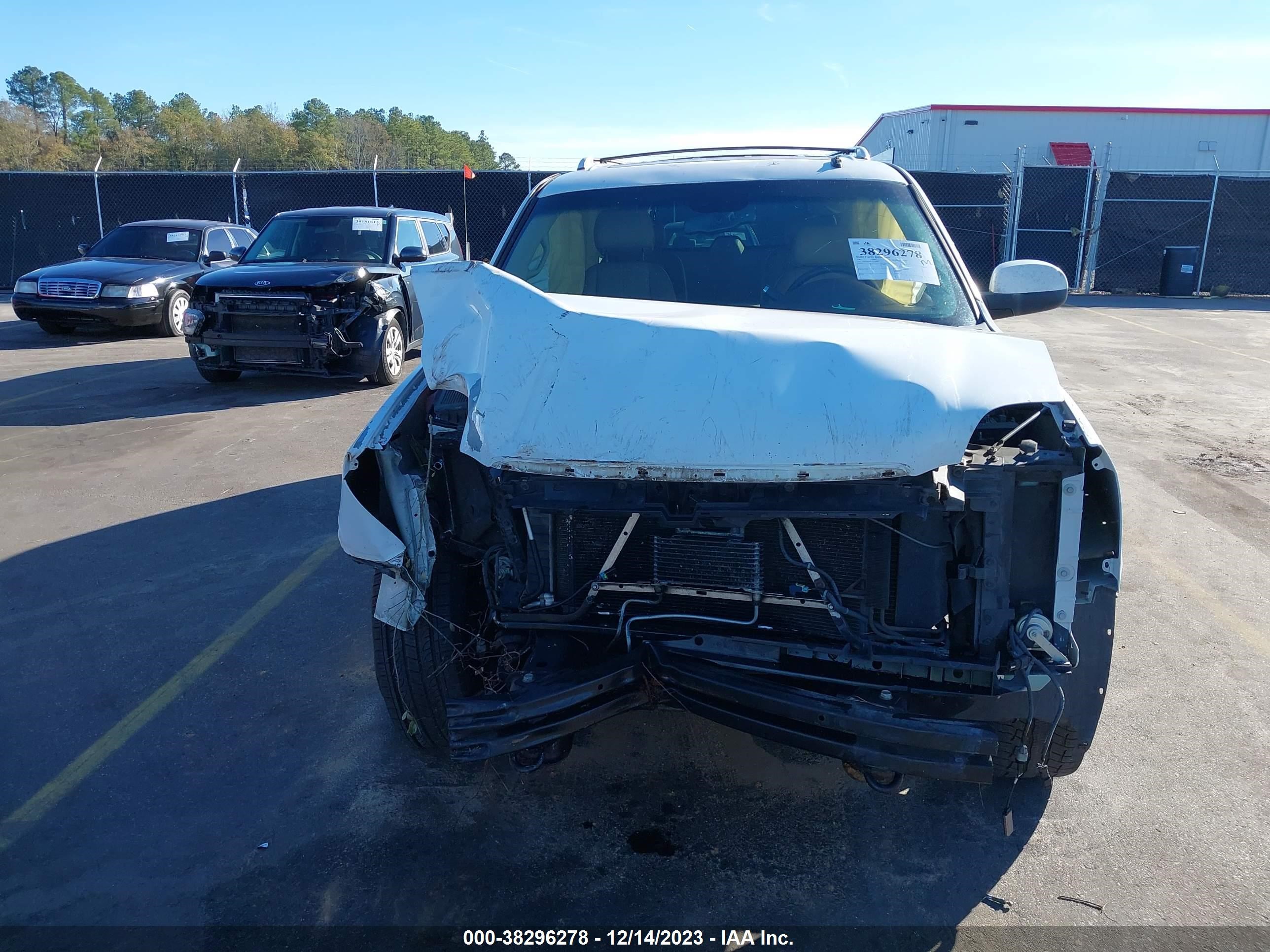 Photo 11 VIN: 1GKFK66837J256999 - GMC YUKON 