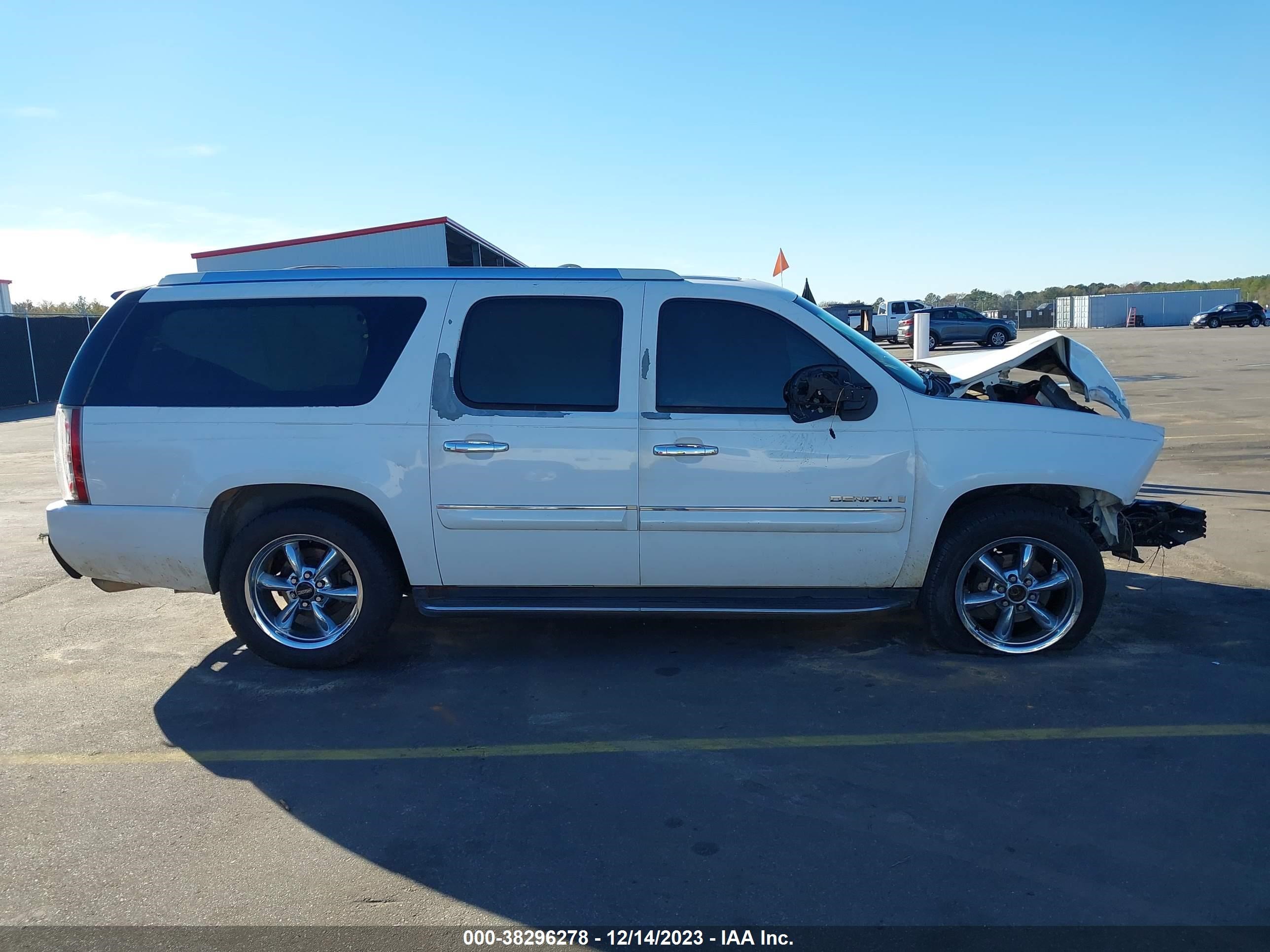 Photo 12 VIN: 1GKFK66837J256999 - GMC YUKON 