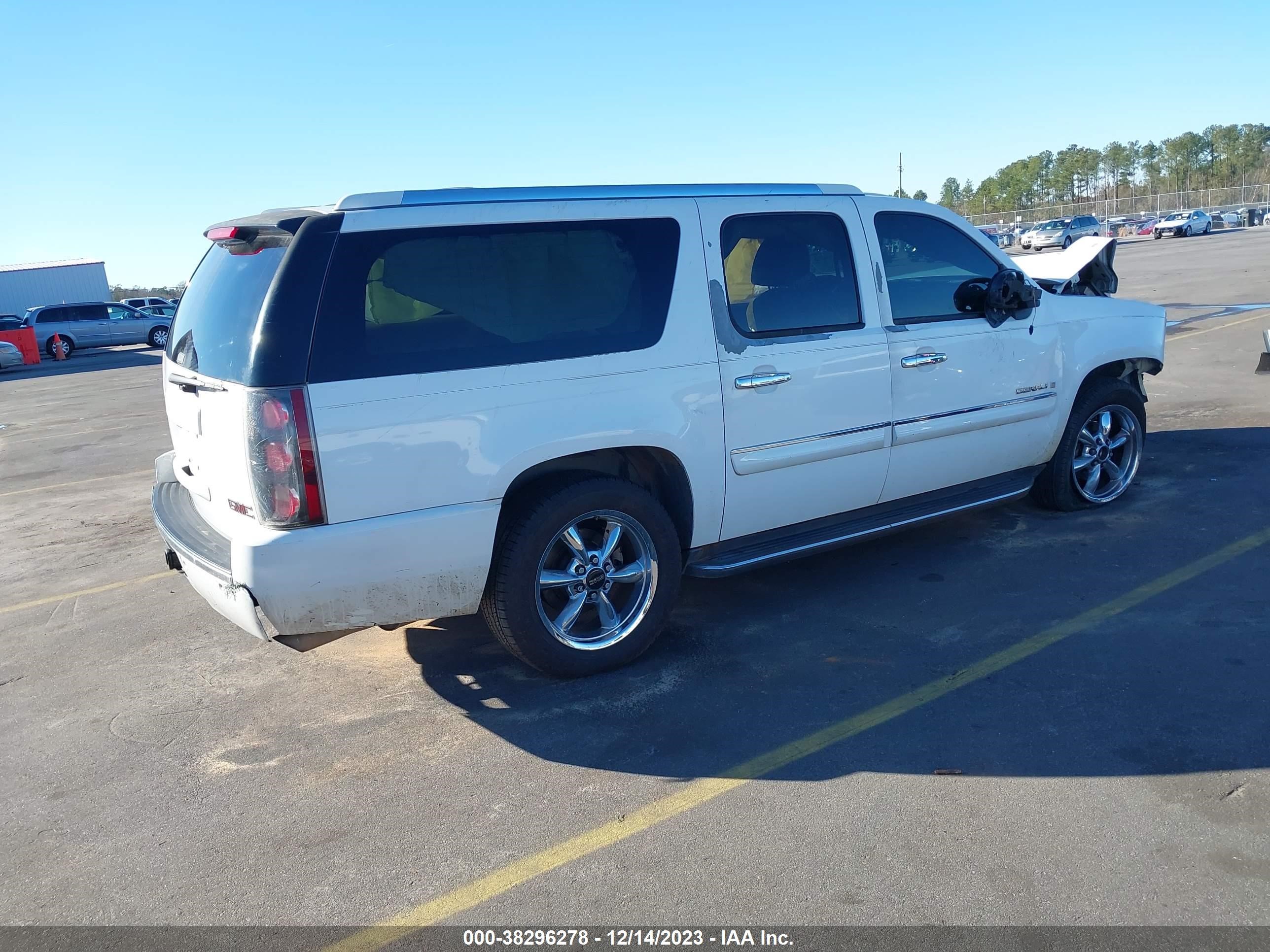 Photo 3 VIN: 1GKFK66837J256999 - GMC YUKON 