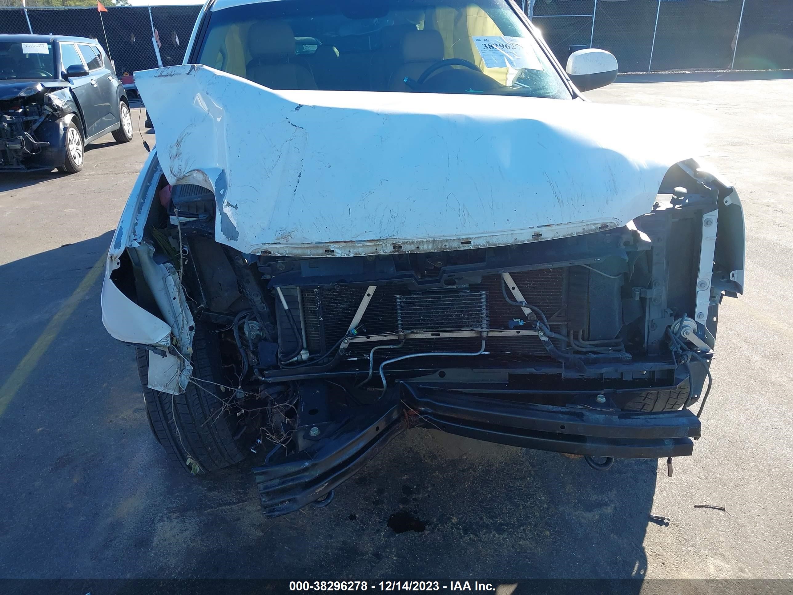 Photo 5 VIN: 1GKFK66837J256999 - GMC YUKON 