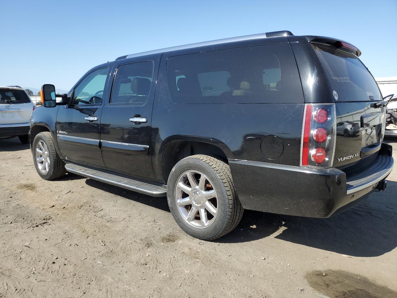 Photo 1 VIN: 1GKFK66838J104416 - GMC YUKON 