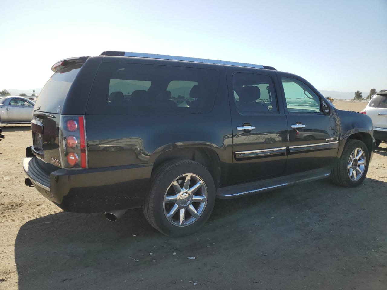 Photo 2 VIN: 1GKFK66838J104416 - GMC YUKON 