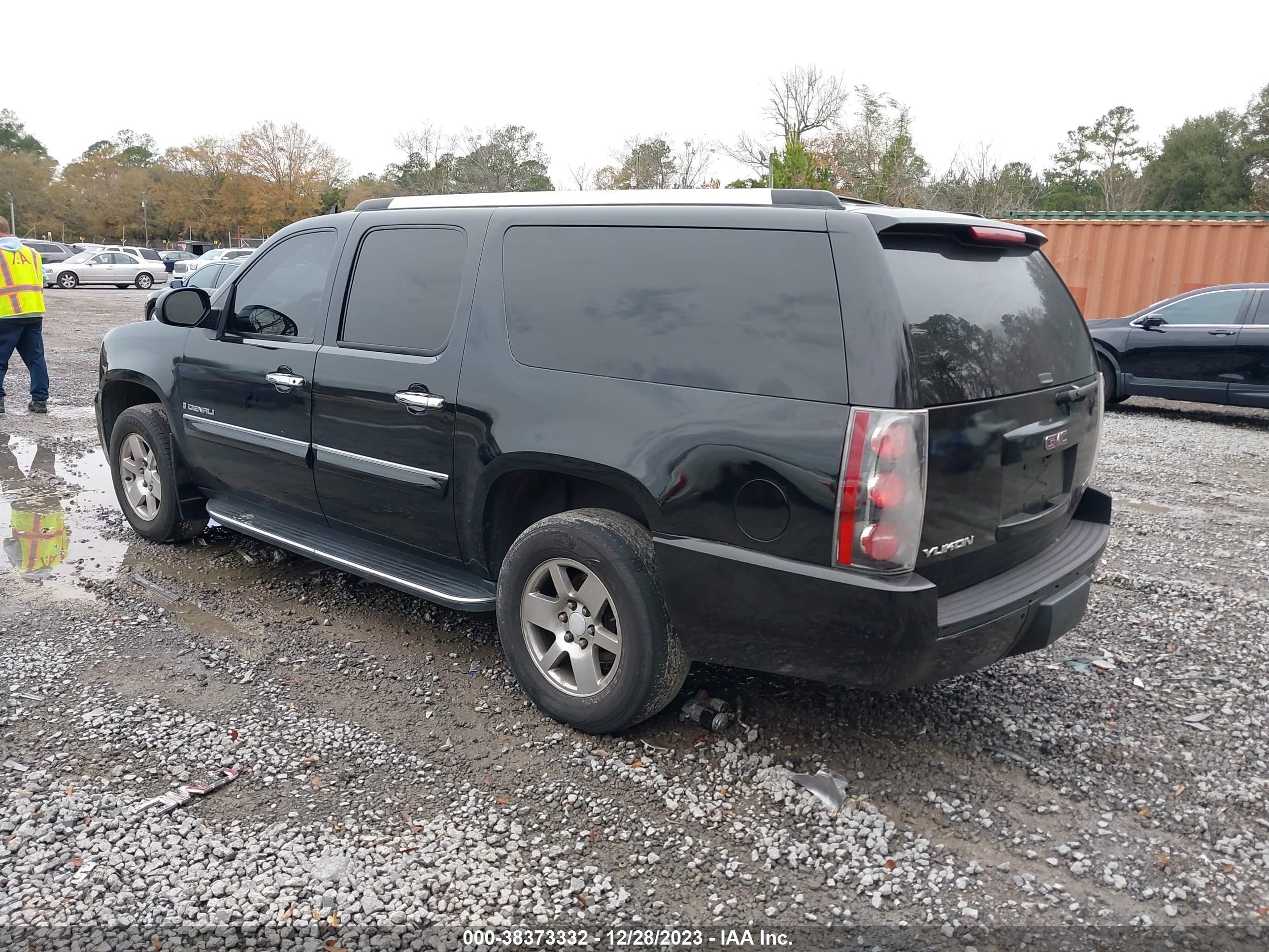 Photo 2 VIN: 1GKFK66838J252520 - GMC NULL 