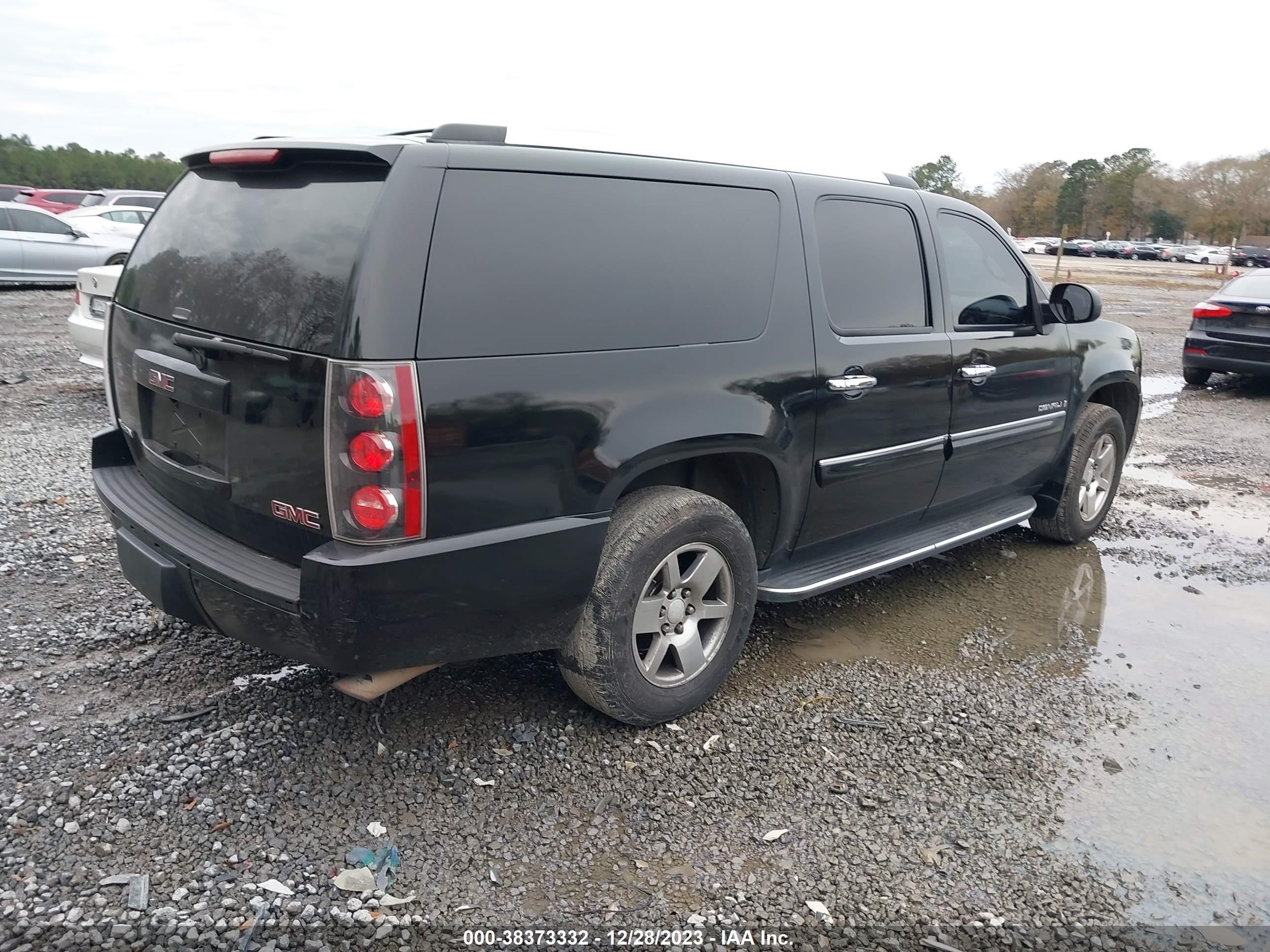 Photo 3 VIN: 1GKFK66838J252520 - GMC NULL 