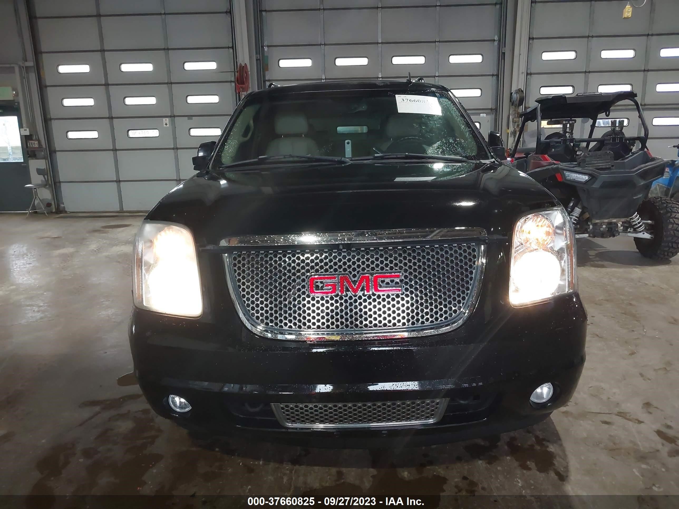 Photo 12 VIN: 1GKFK66847J216107 - GMC YUKON 