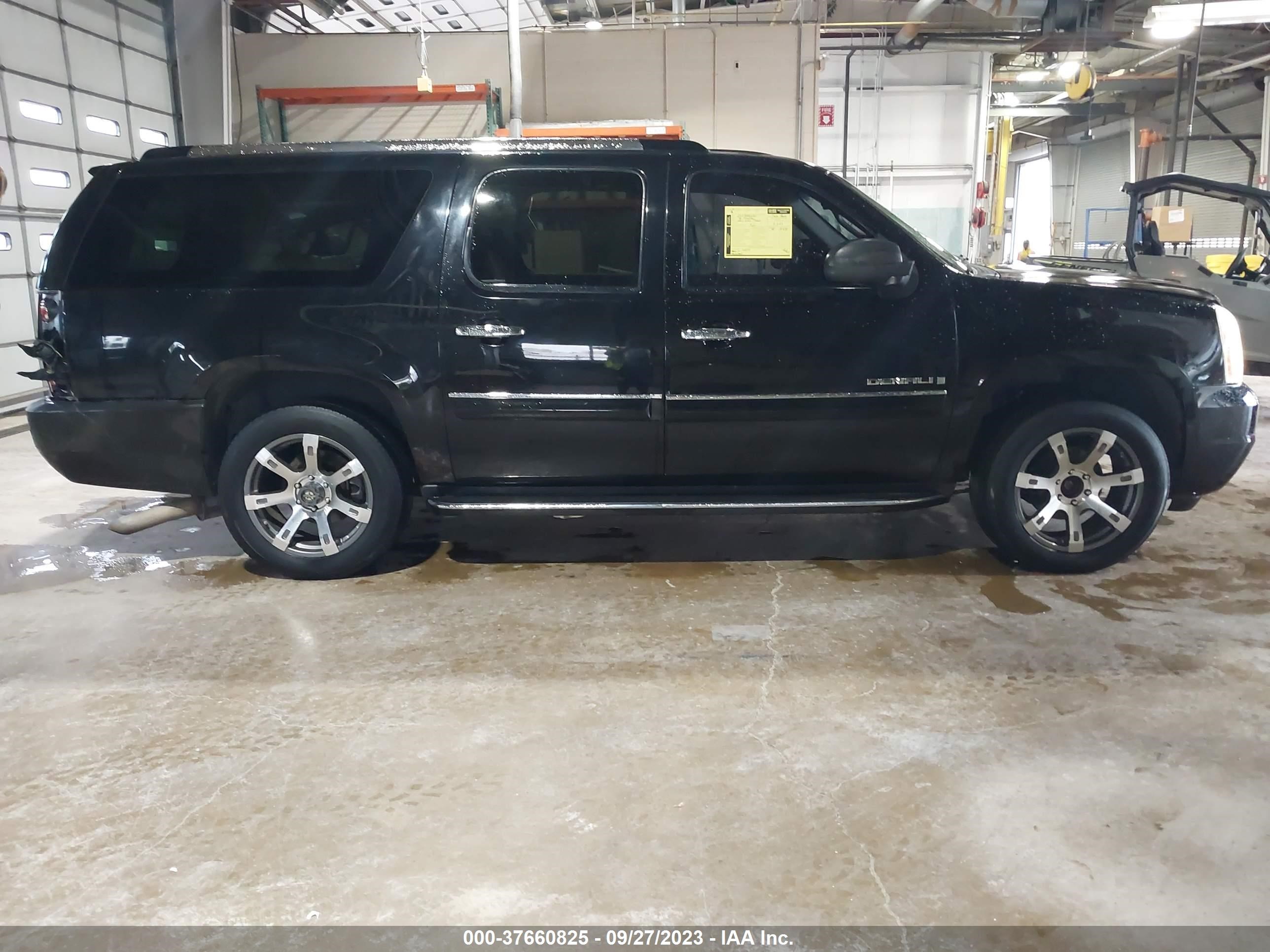 Photo 13 VIN: 1GKFK66847J216107 - GMC YUKON 