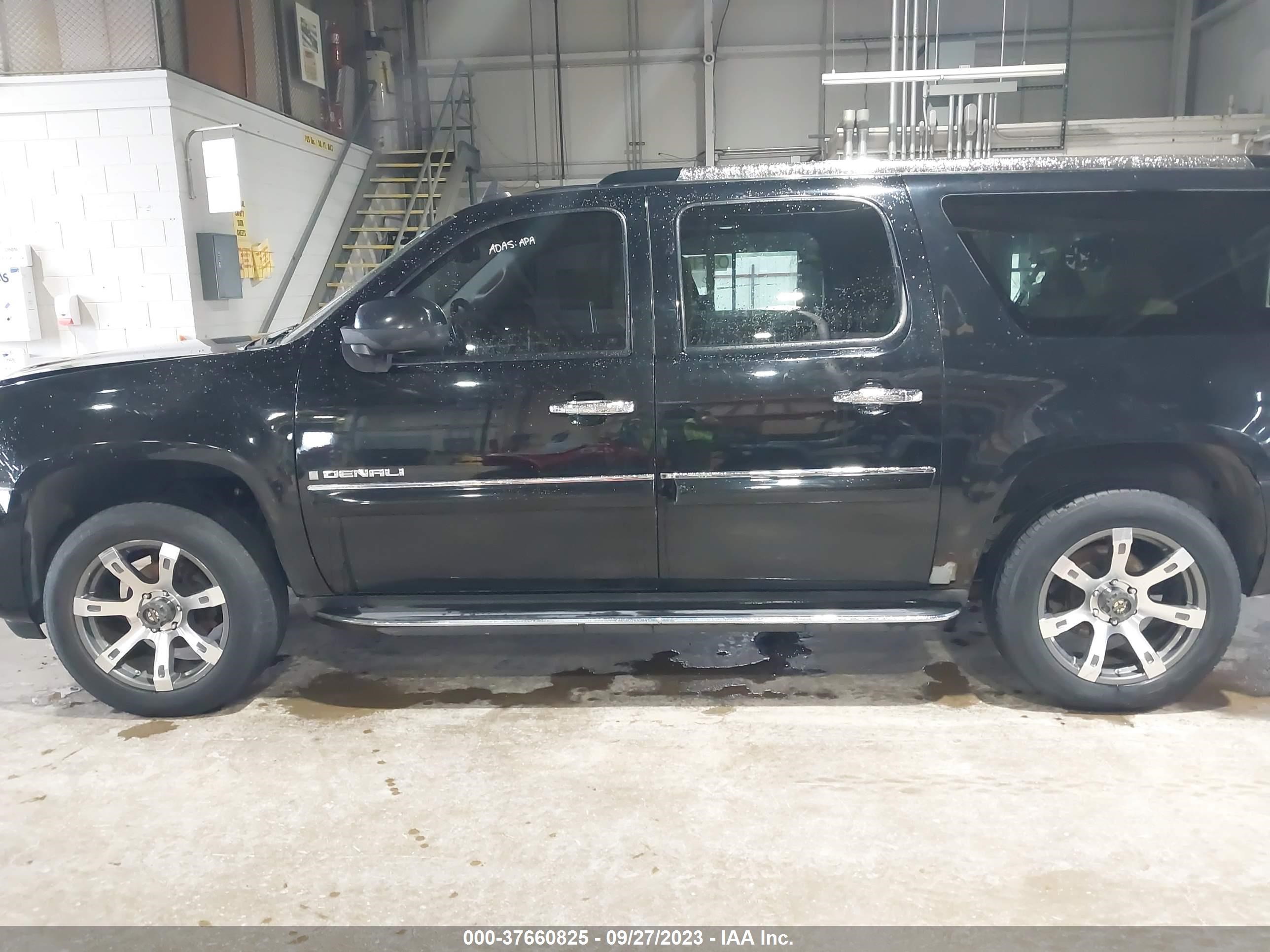 Photo 14 VIN: 1GKFK66847J216107 - GMC YUKON 