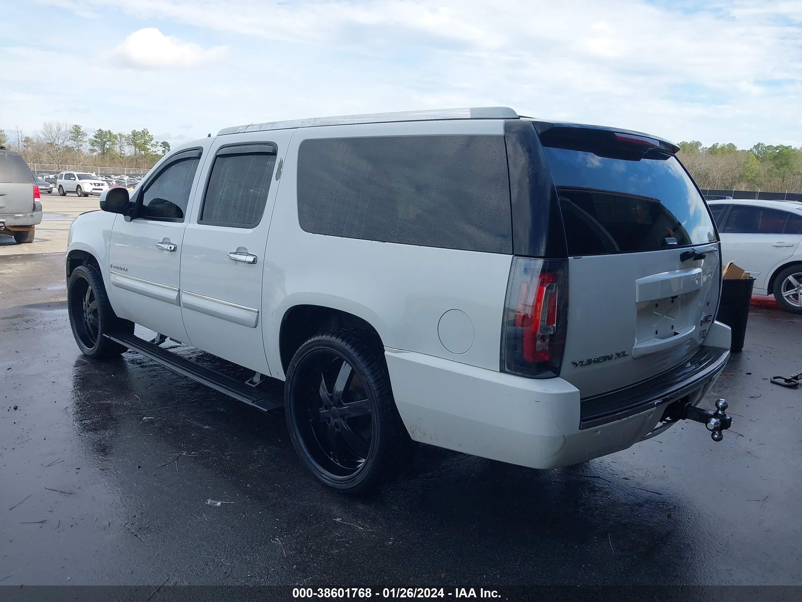 Photo 2 VIN: 1GKFK66847J240889 - GMC YUKON 