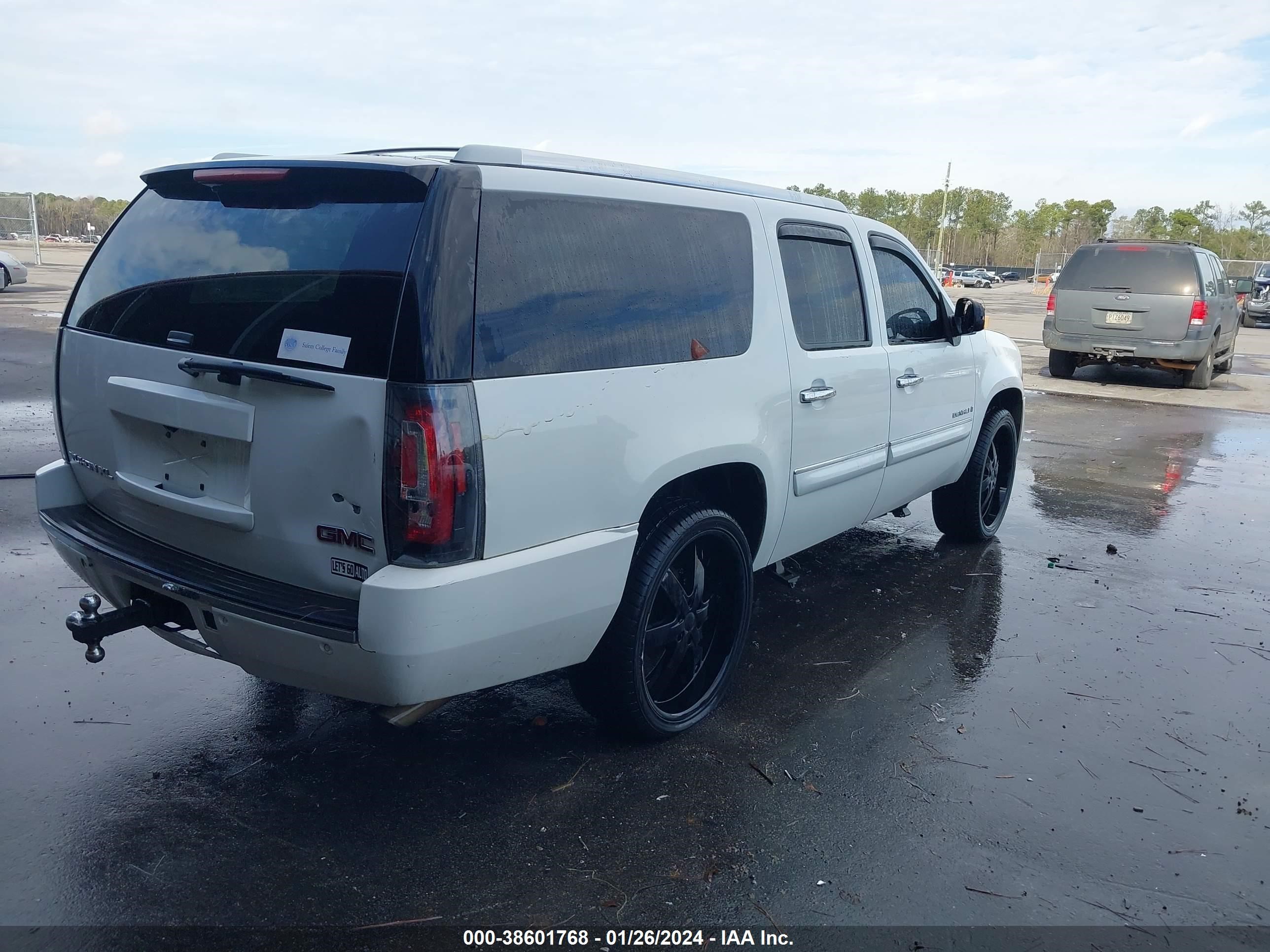 Photo 3 VIN: 1GKFK66847J240889 - GMC YUKON 