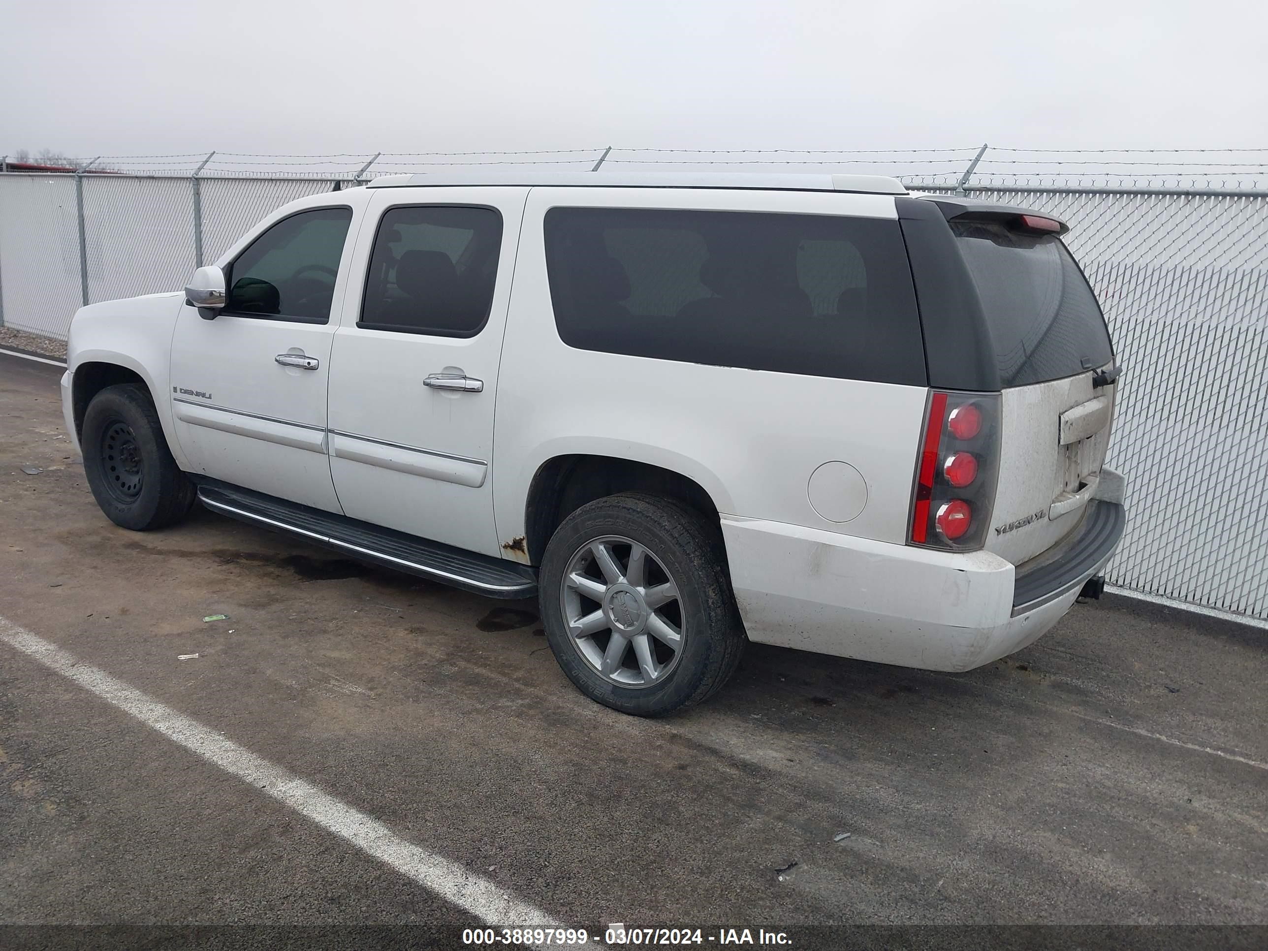 Photo 2 VIN: 1GKFK66847J258583 - GMC NULL 