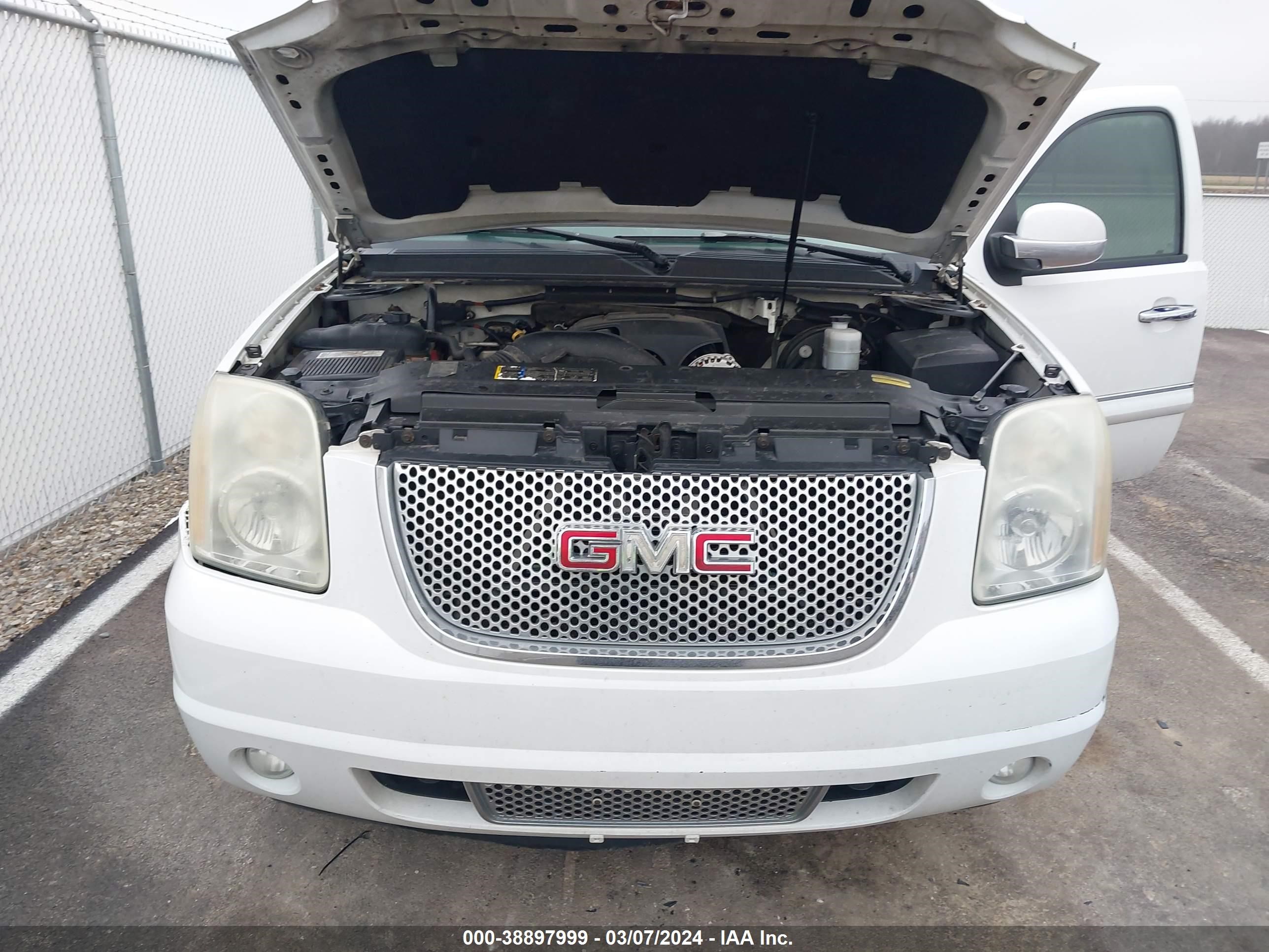 Photo 9 VIN: 1GKFK66847J258583 - GMC NULL 