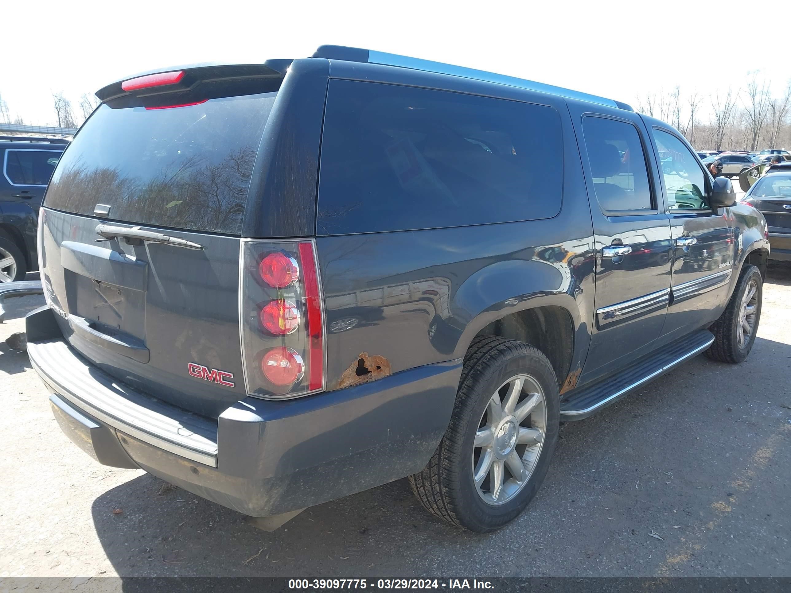 Photo 3 VIN: 1GKFK66848J229585 - GMC NULL 