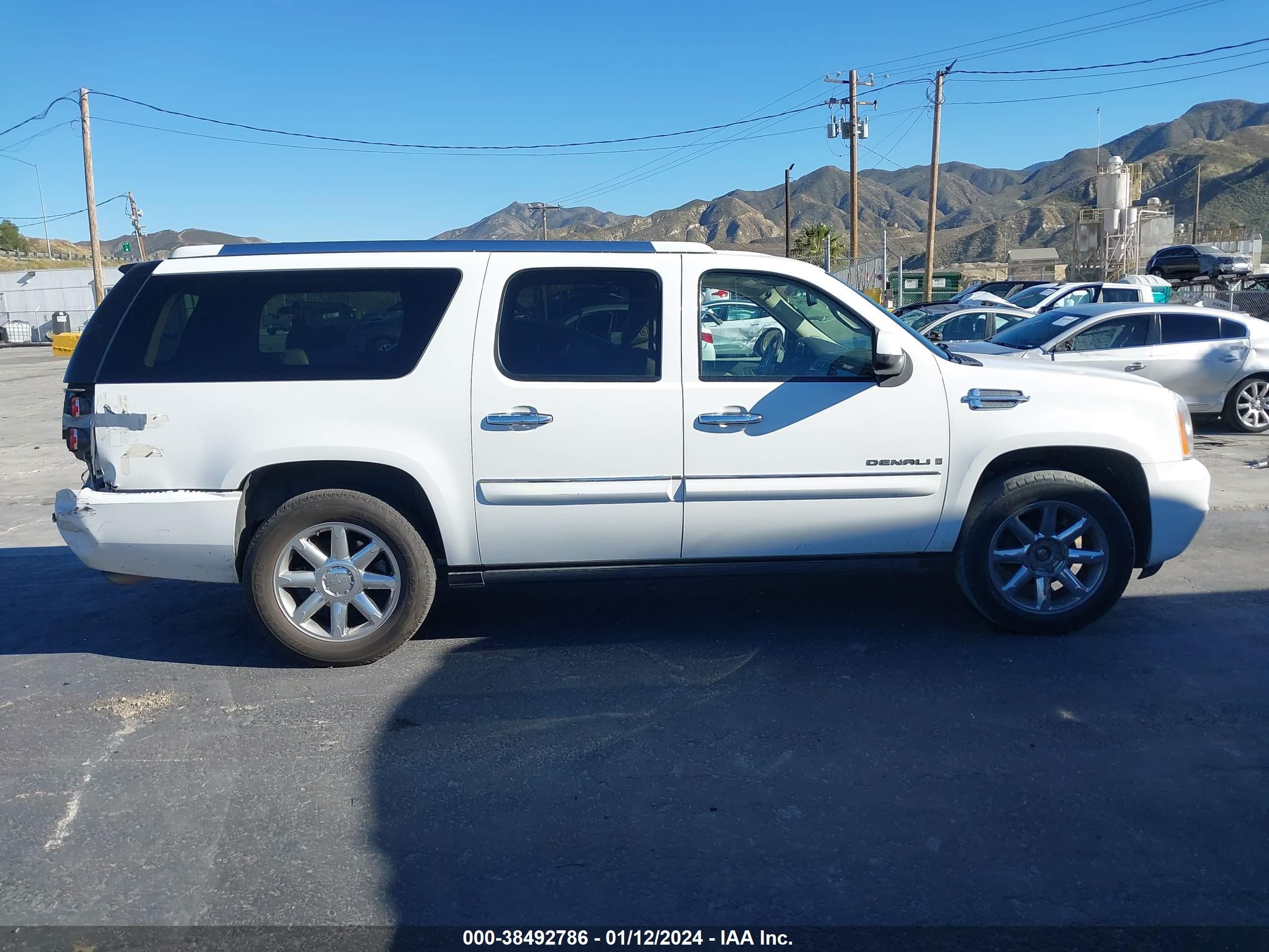 Photo 12 VIN: 1GKFK66858J172068 - GMC YUKON 