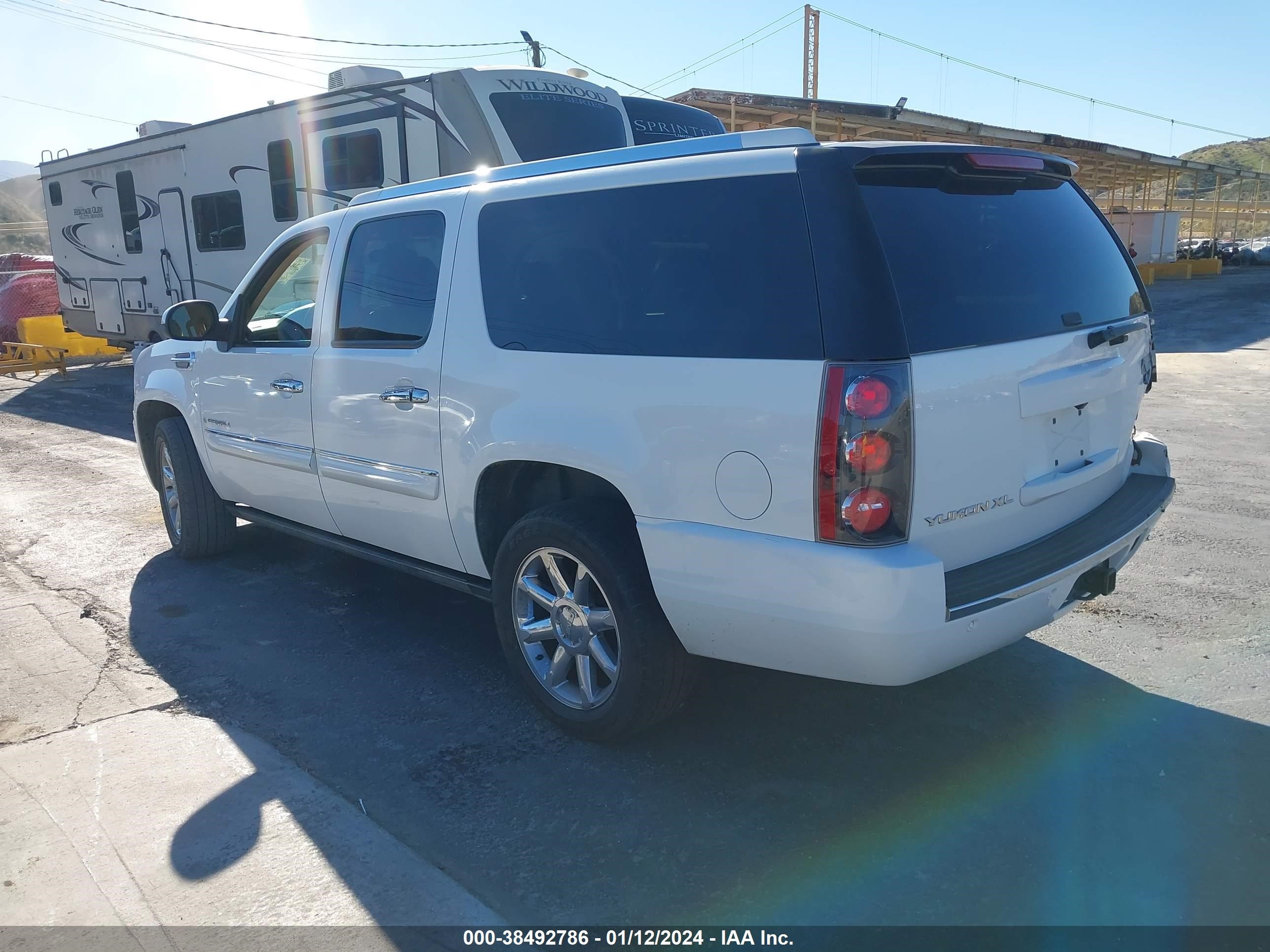 Photo 2 VIN: 1GKFK66858J172068 - GMC YUKON 