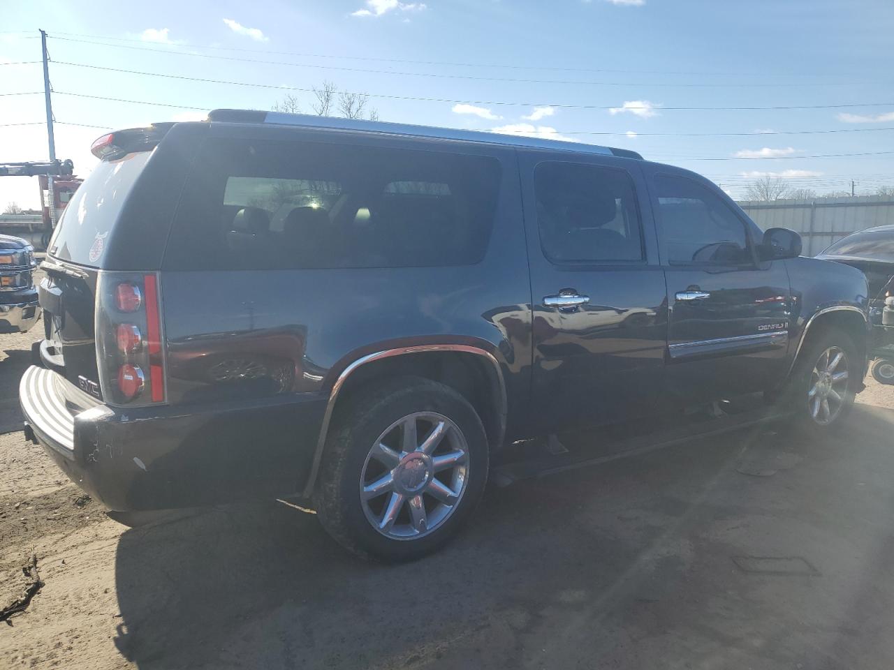 Photo 2 VIN: 1GKFK66858J184723 - GMC YUKON 