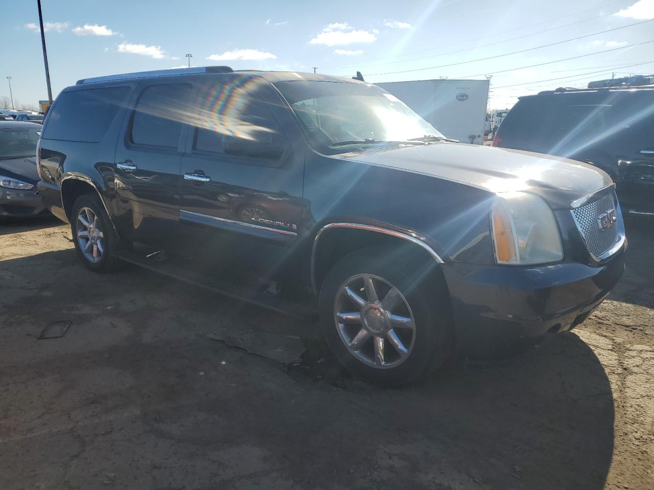 Photo 3 VIN: 1GKFK66858J184723 - GMC YUKON 