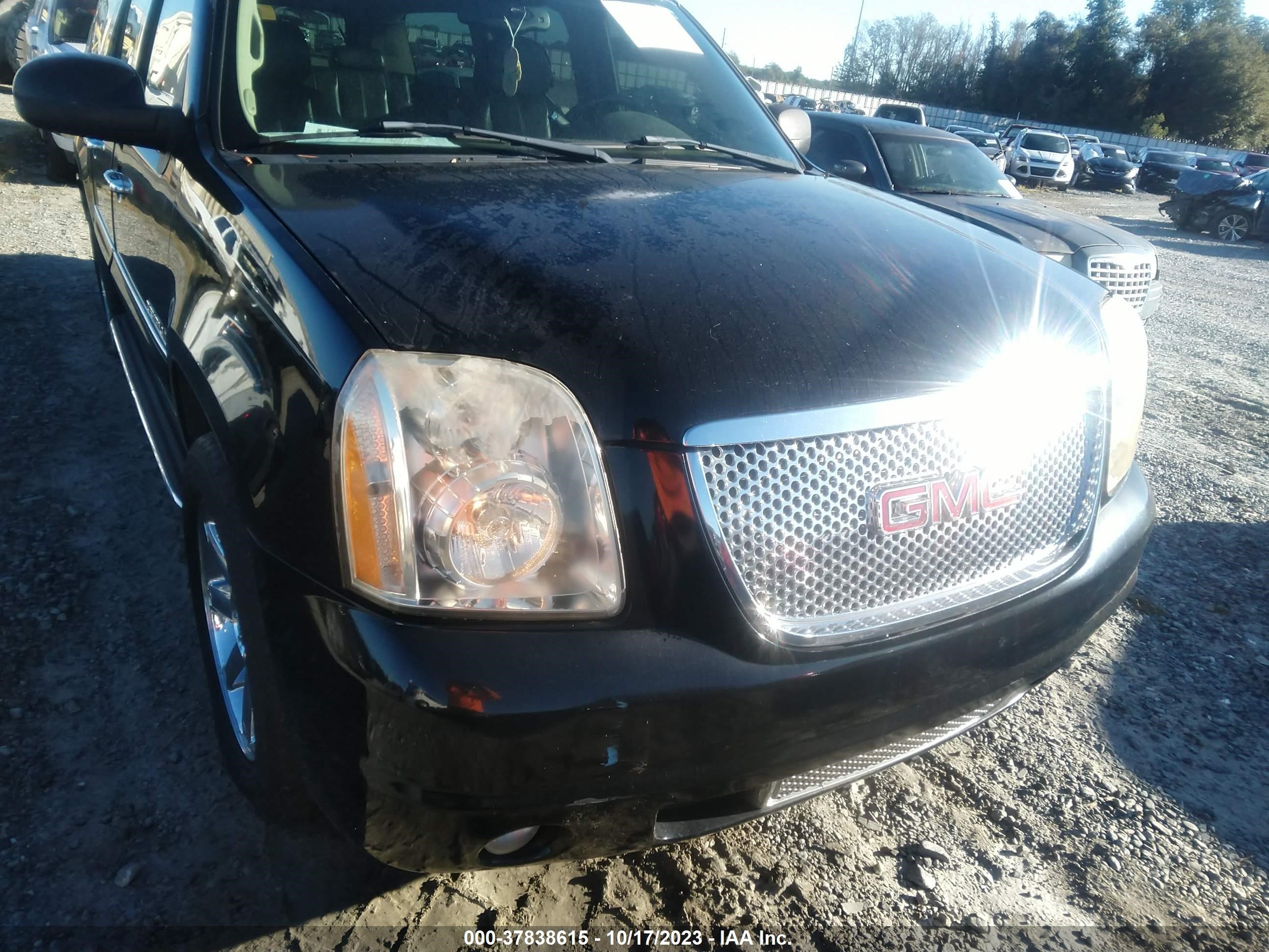 Photo 5 VIN: 1GKFK66877J361769 - GMC YUKON 