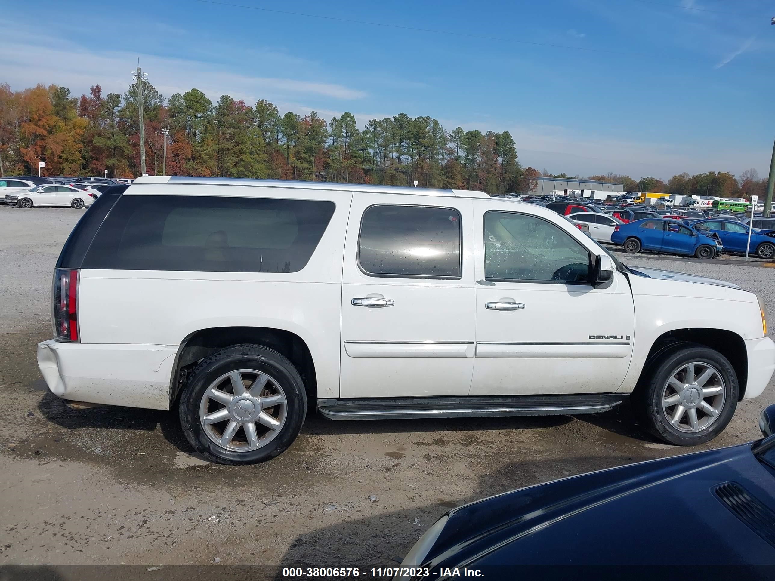 Photo 12 VIN: 1GKFK66887J184973 - GMC NULL 