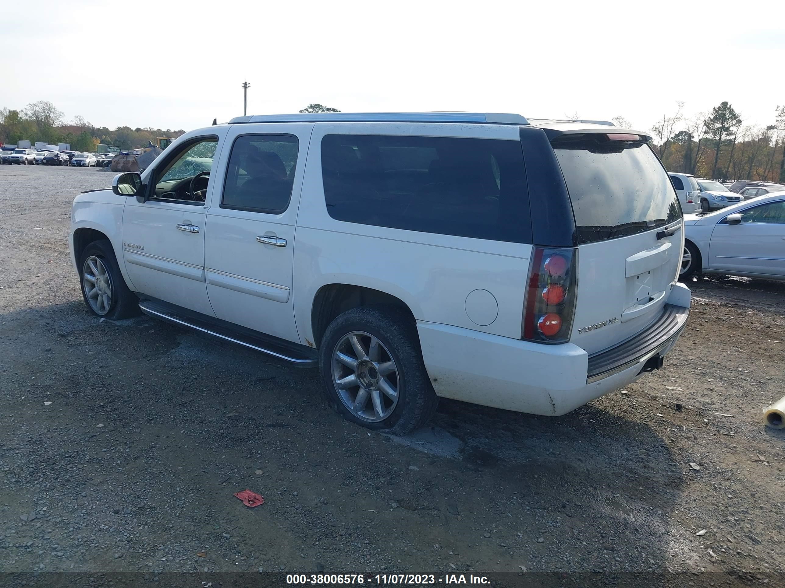 Photo 2 VIN: 1GKFK66887J184973 - GMC NULL 