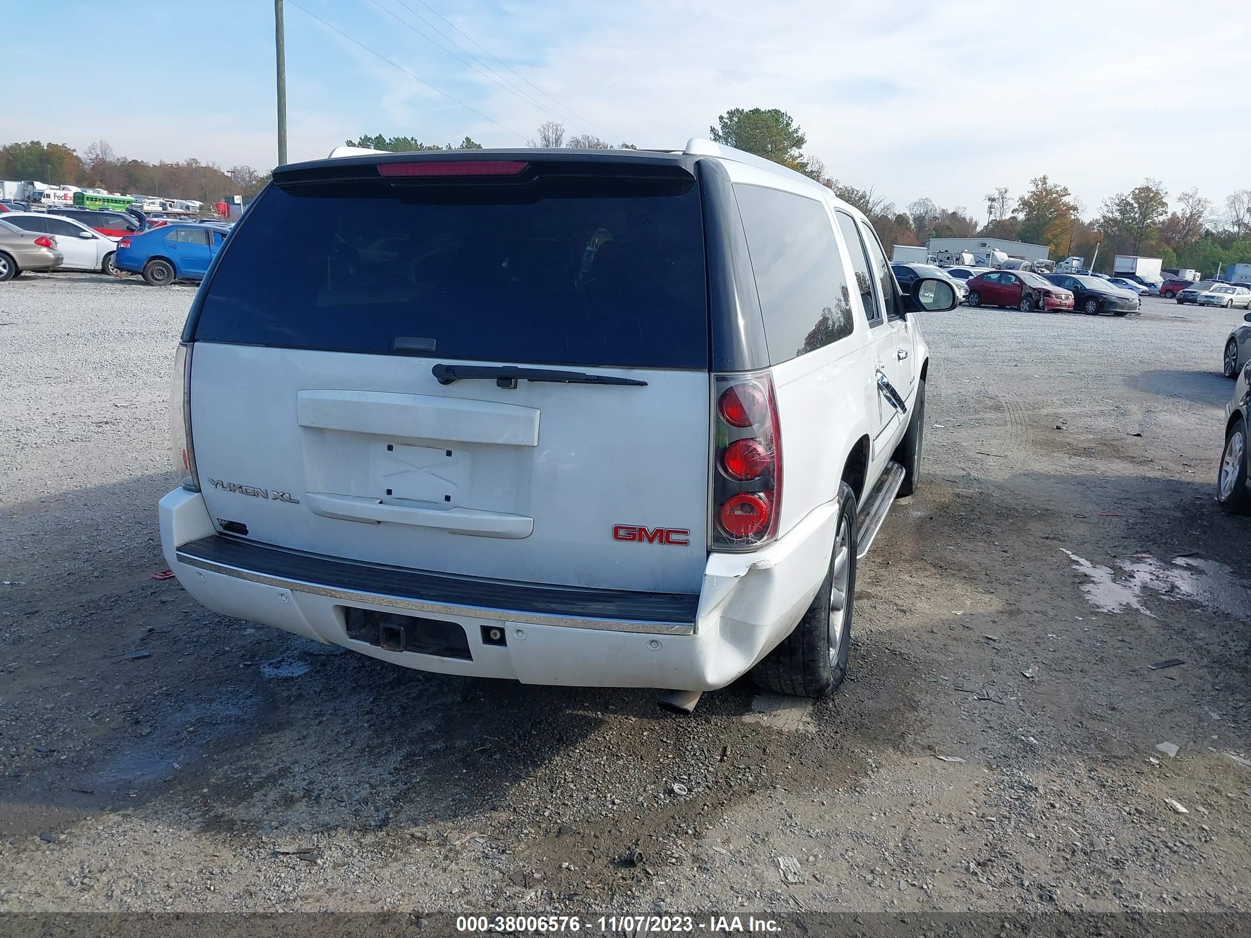 Photo 3 VIN: 1GKFK66887J184973 - GMC NULL 