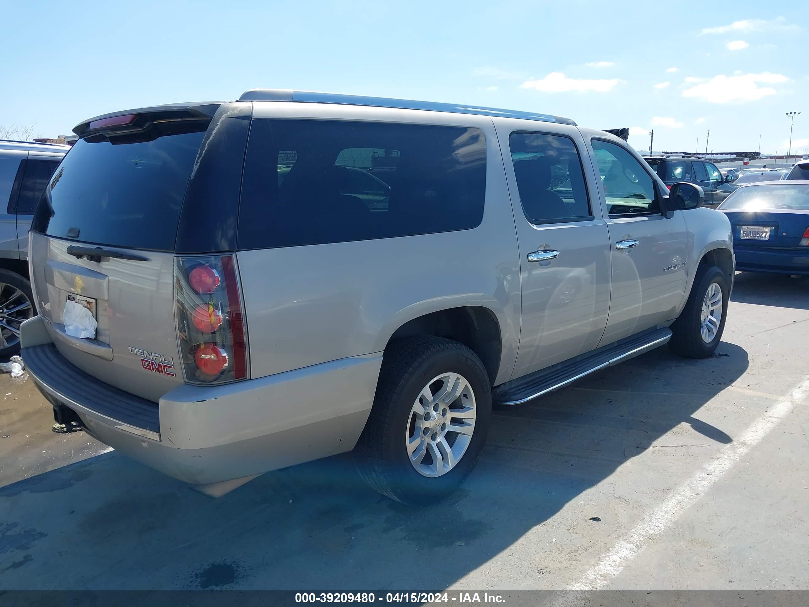 Photo 3 VIN: 1GKFK66887J222895 - GMC NULL 