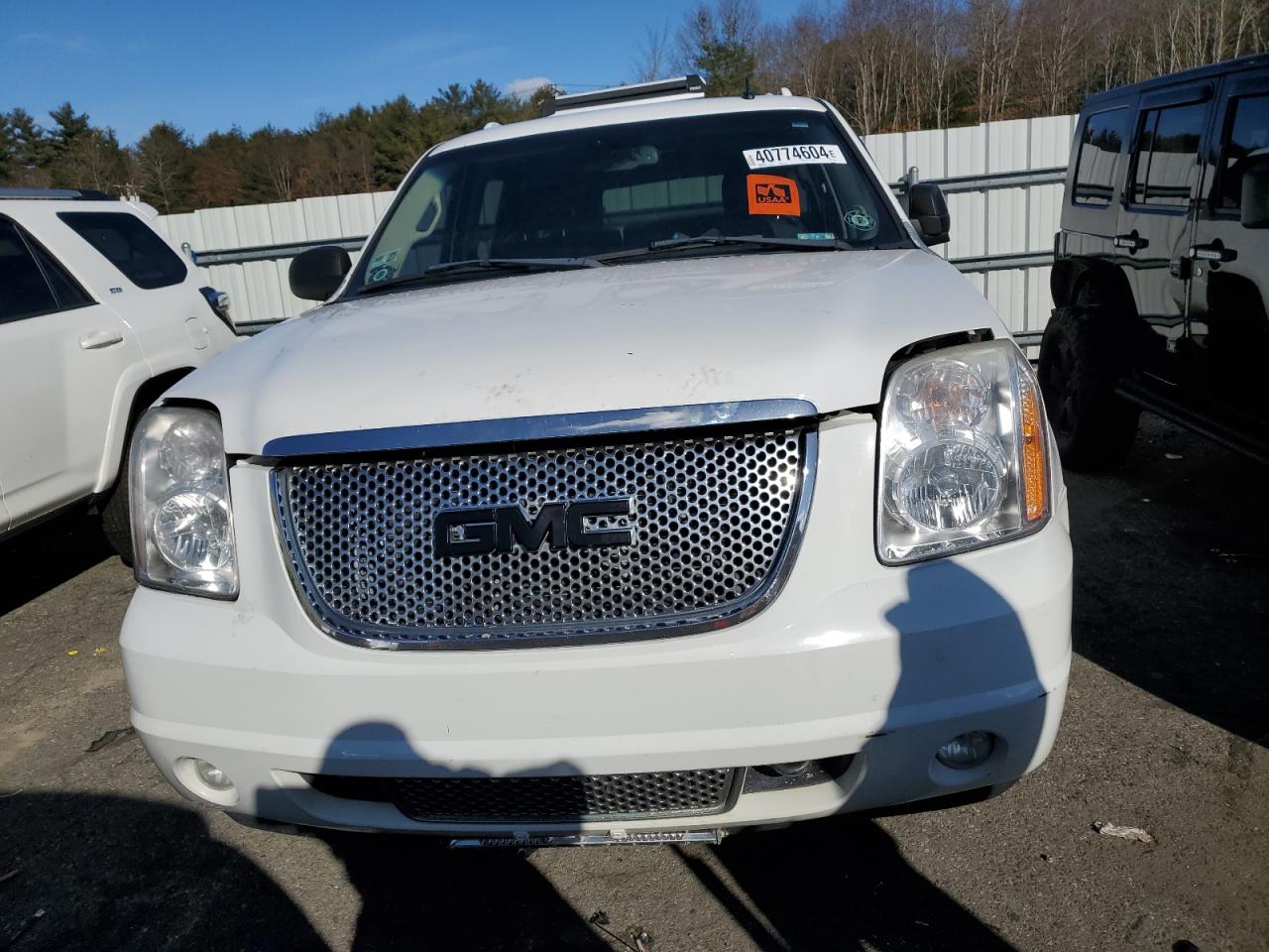 Photo 4 VIN: 1GKFK66888J100507 - GMC YUKON 