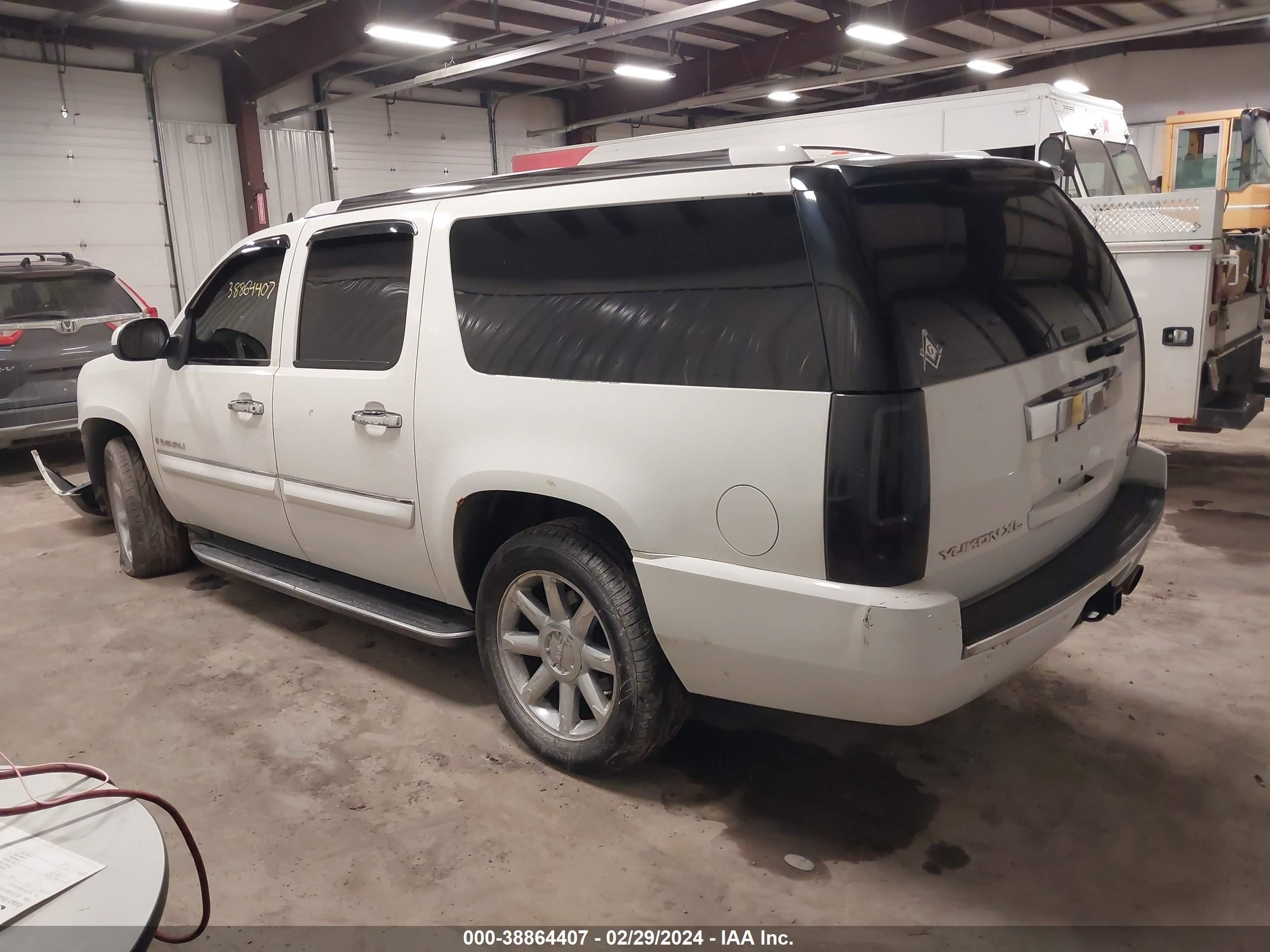 Photo 2 VIN: 1GKFK66888J163283 - GMC NULL 