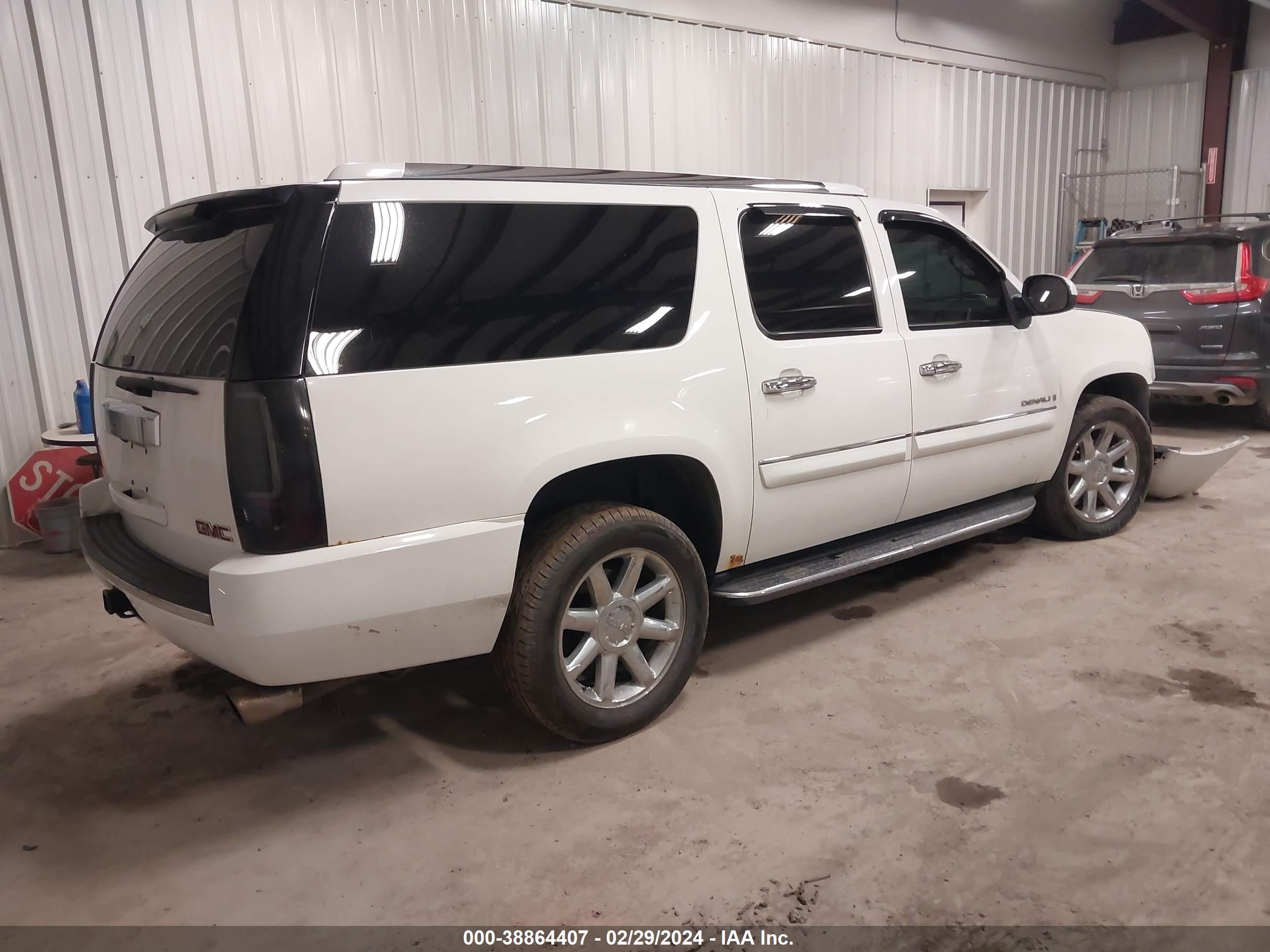 Photo 3 VIN: 1GKFK66888J163283 - GMC NULL 