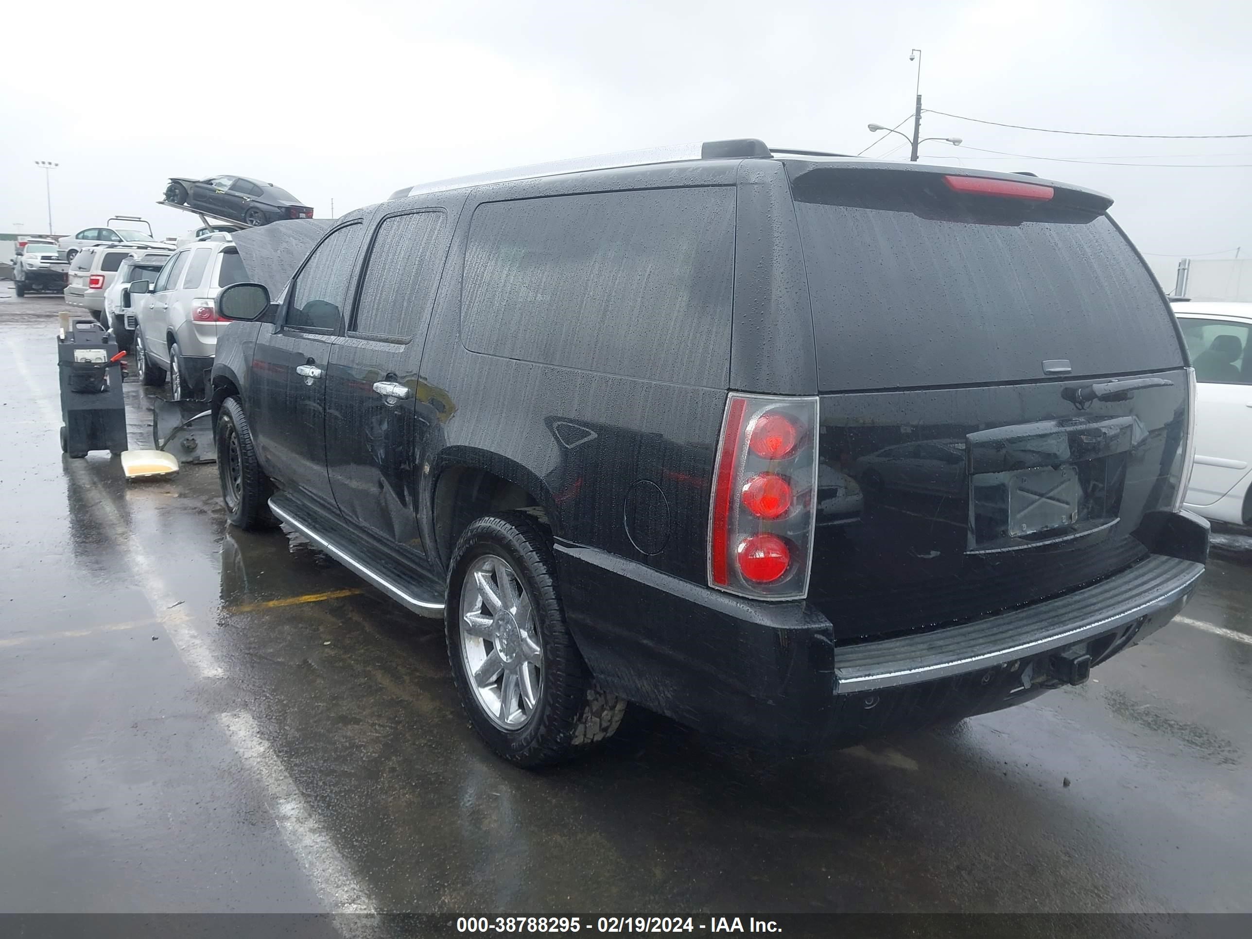 Photo 2 VIN: 1GKFK66888J209503 - GMC YUKON 