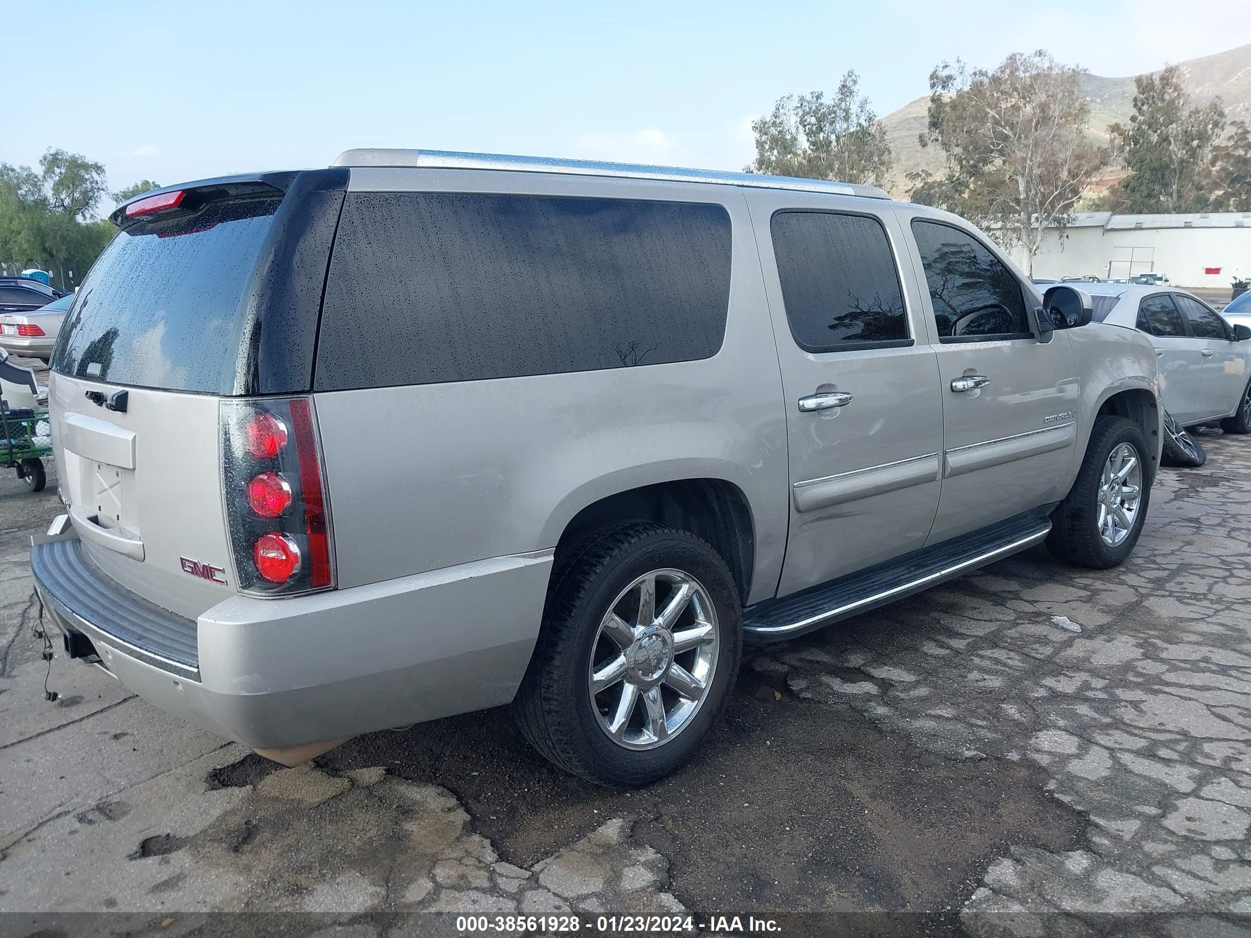 Photo 3 VIN: 1GKFK66897J205832 - GMC YUKON 