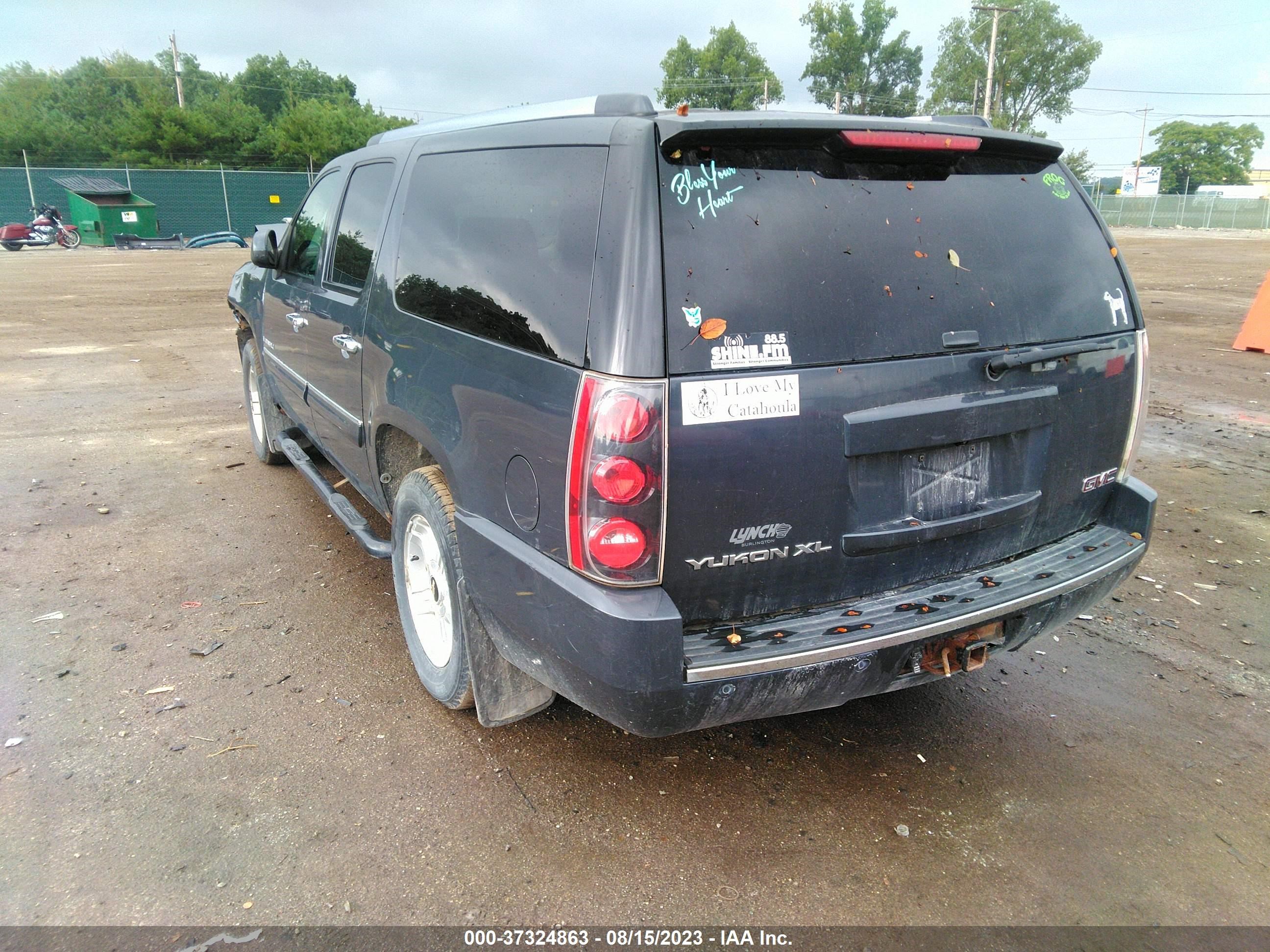 Photo 2 VIN: 1GKFK668X8J160272 - GMC YUKON 