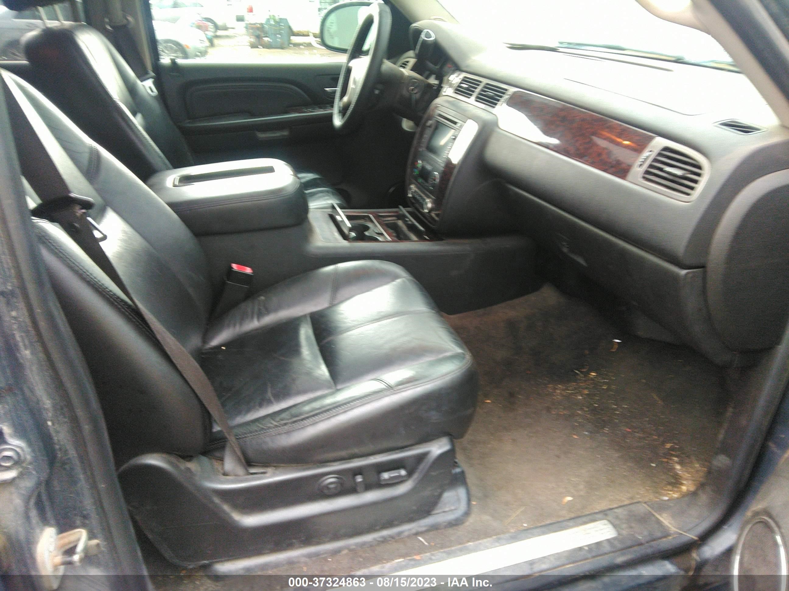 Photo 4 VIN: 1GKFK668X8J160272 - GMC YUKON 